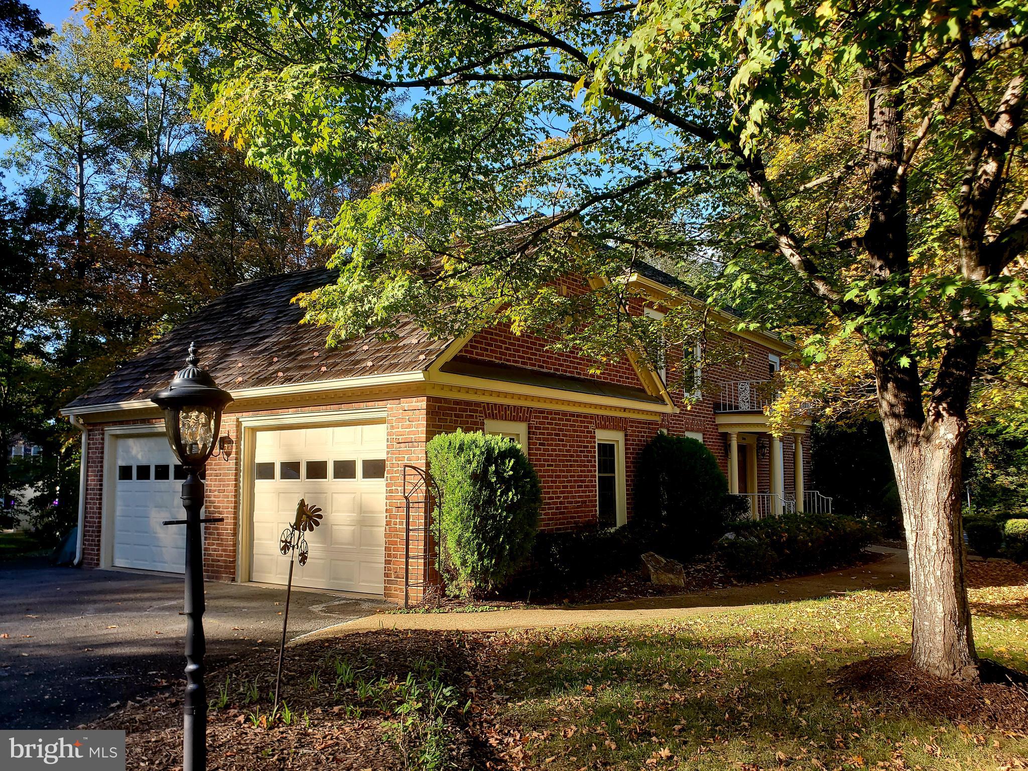 LAKE MONTCLAIR - Residential