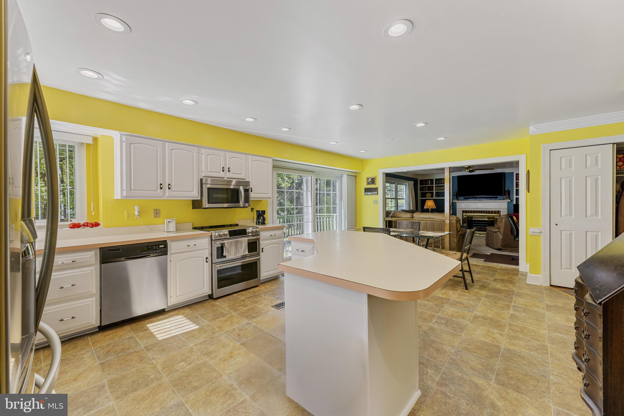 LAKE MONTCLAIR - Residential