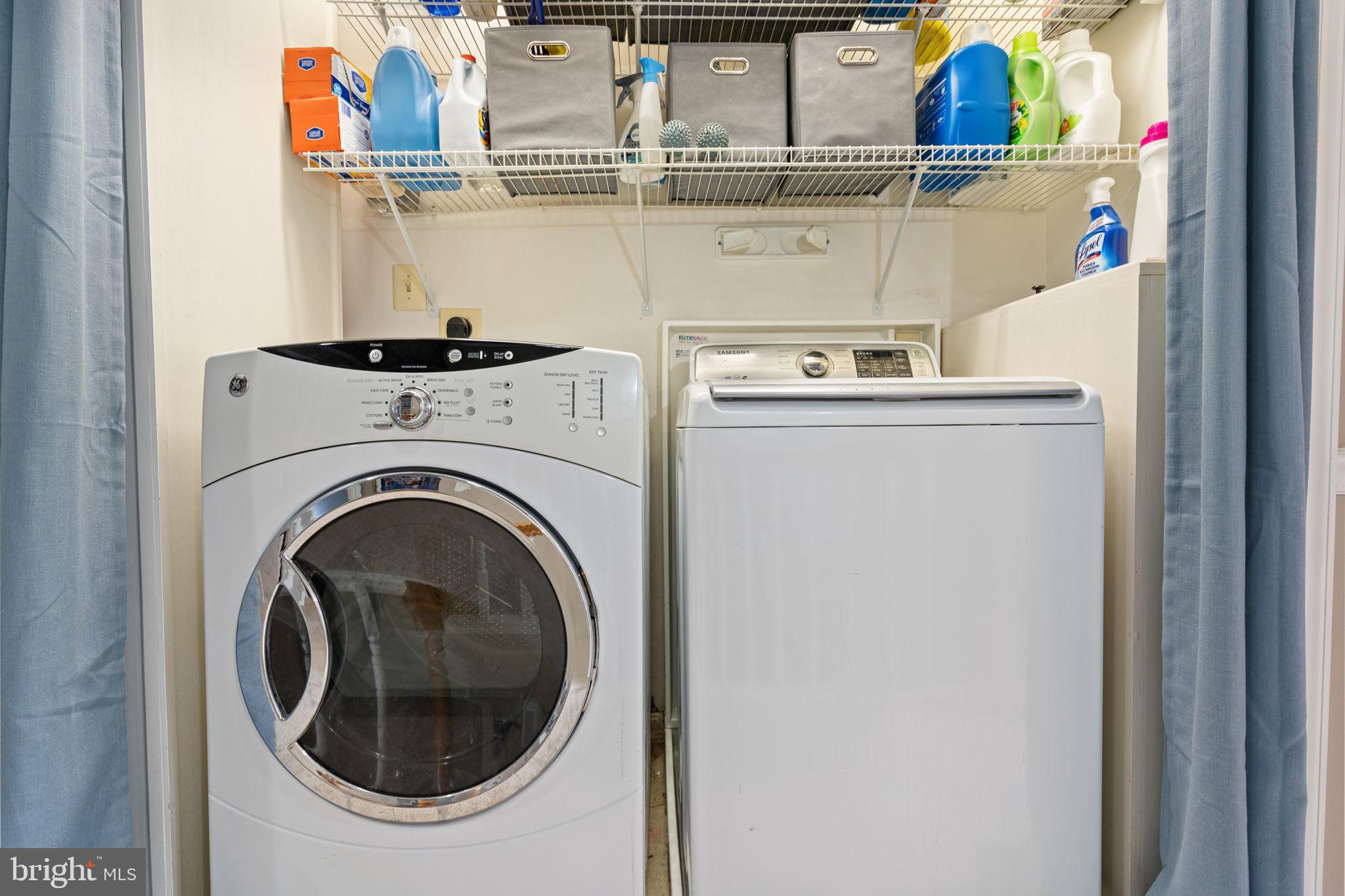 TWIN LAKES - Residential