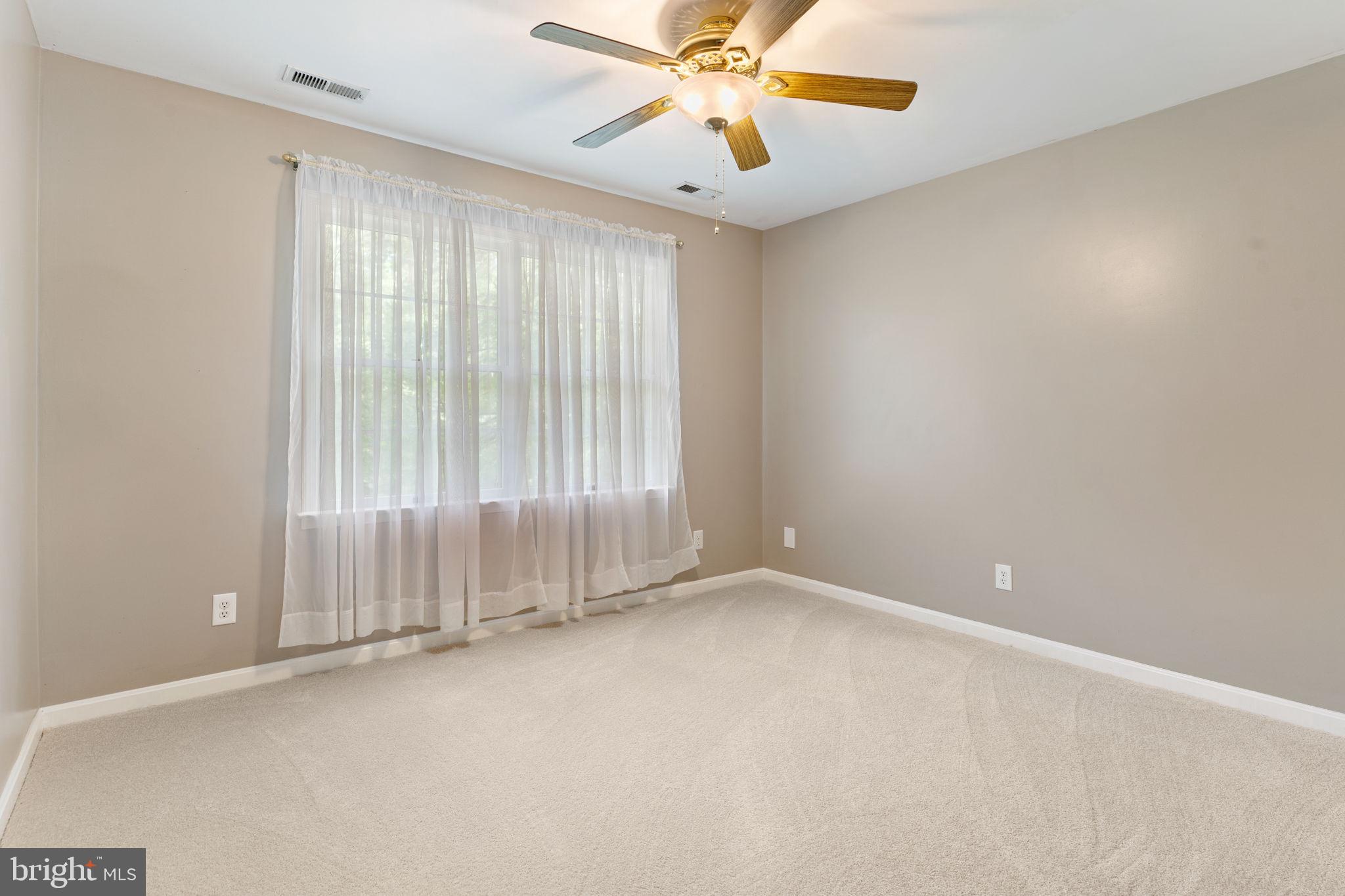 TWIN LAKES - Residential