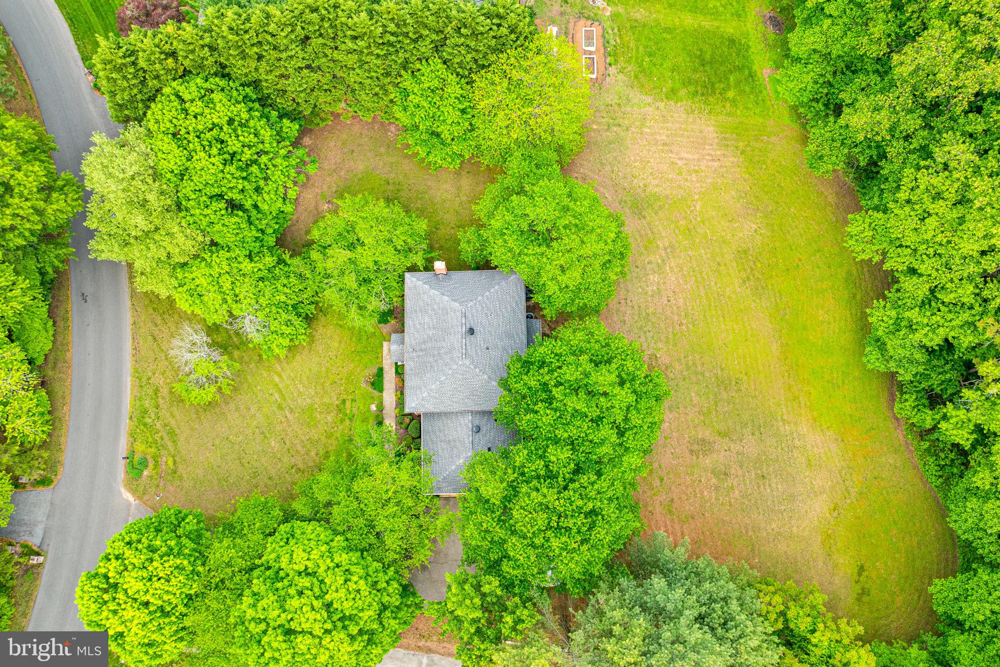 TWIN LAKES - Residential