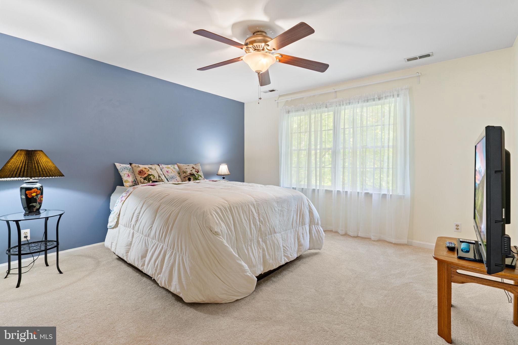 TWIN LAKES - Residential