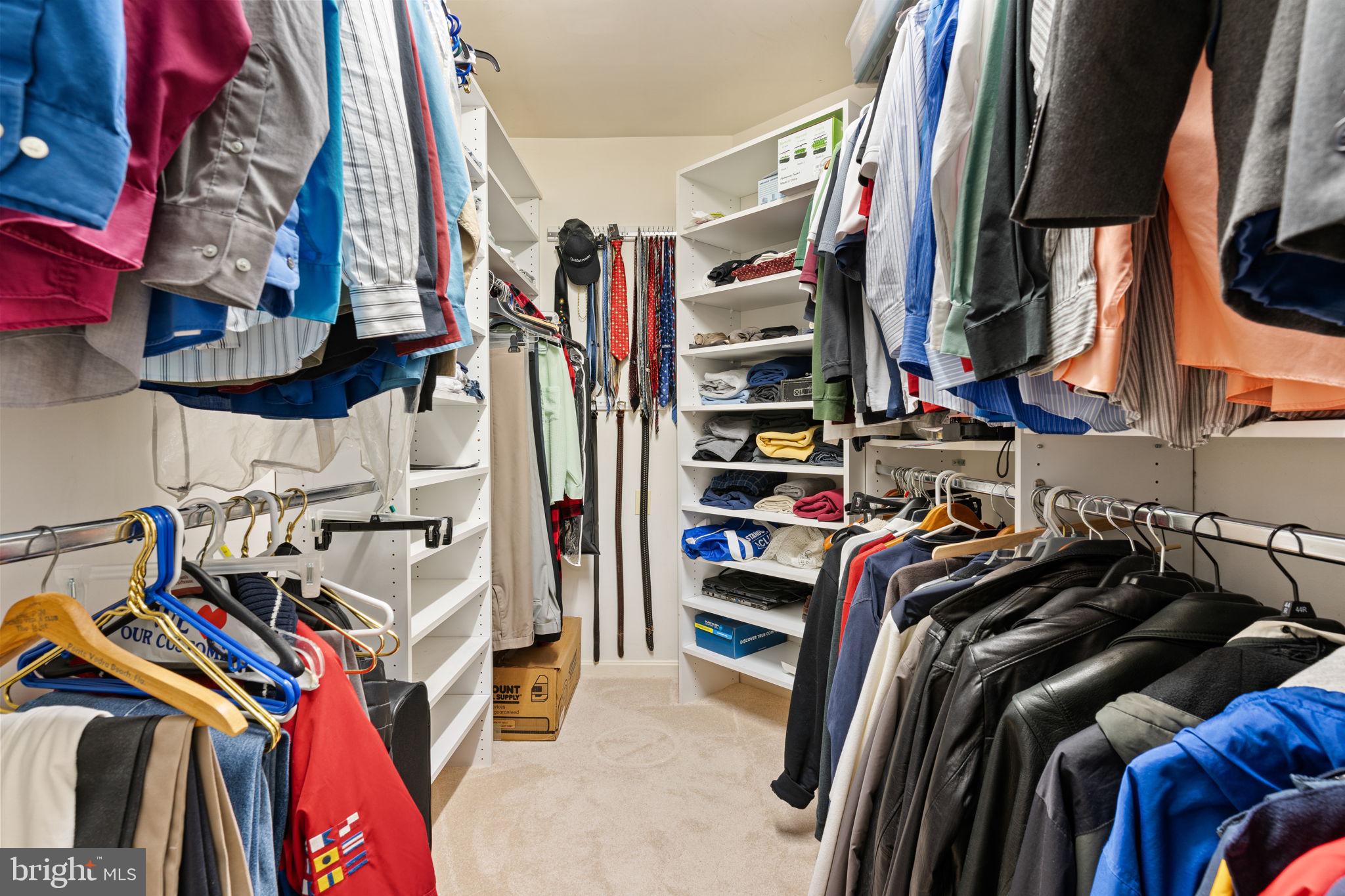 TWIN LAKES - Residential