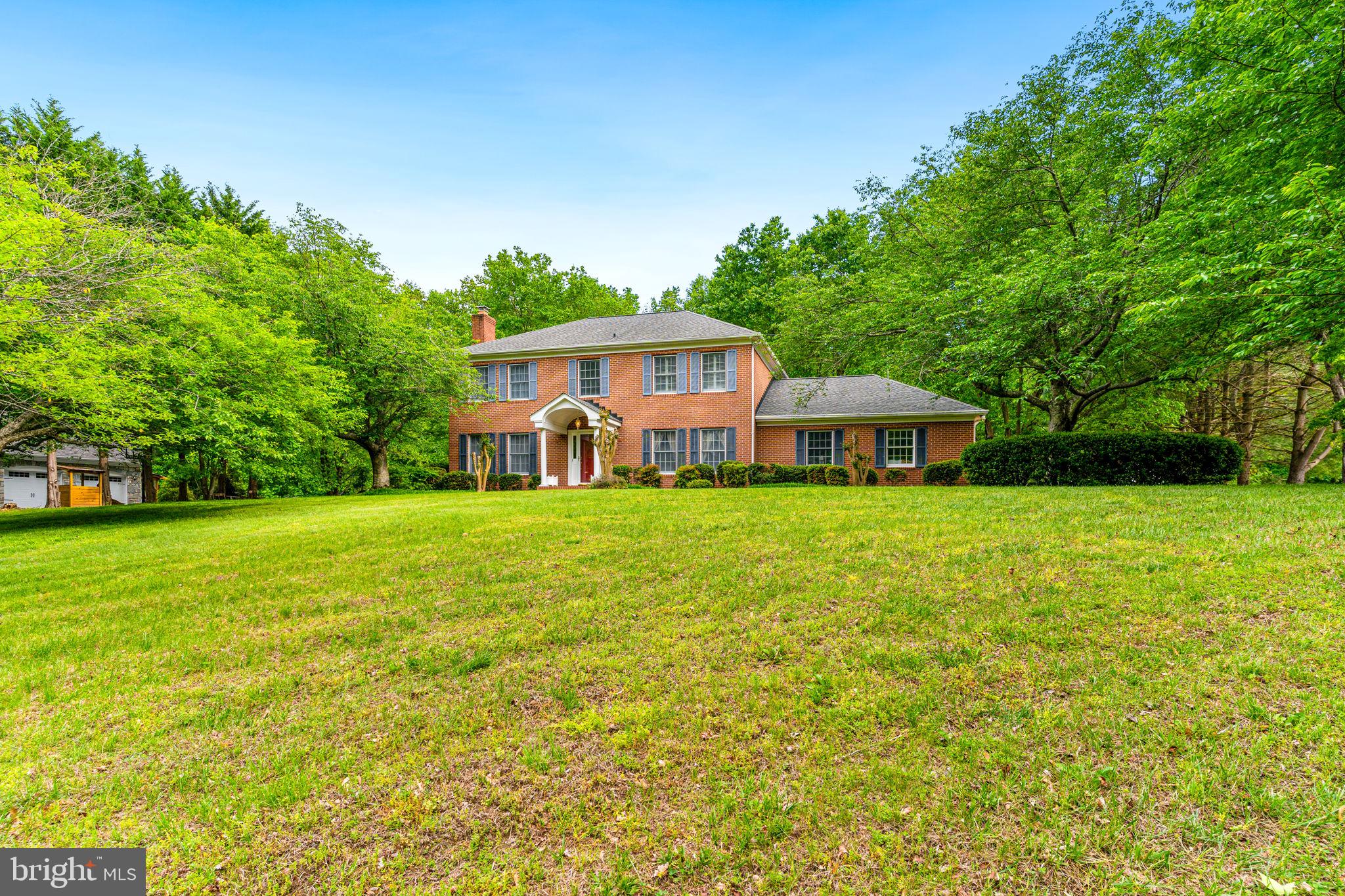 TWIN LAKES - Residential