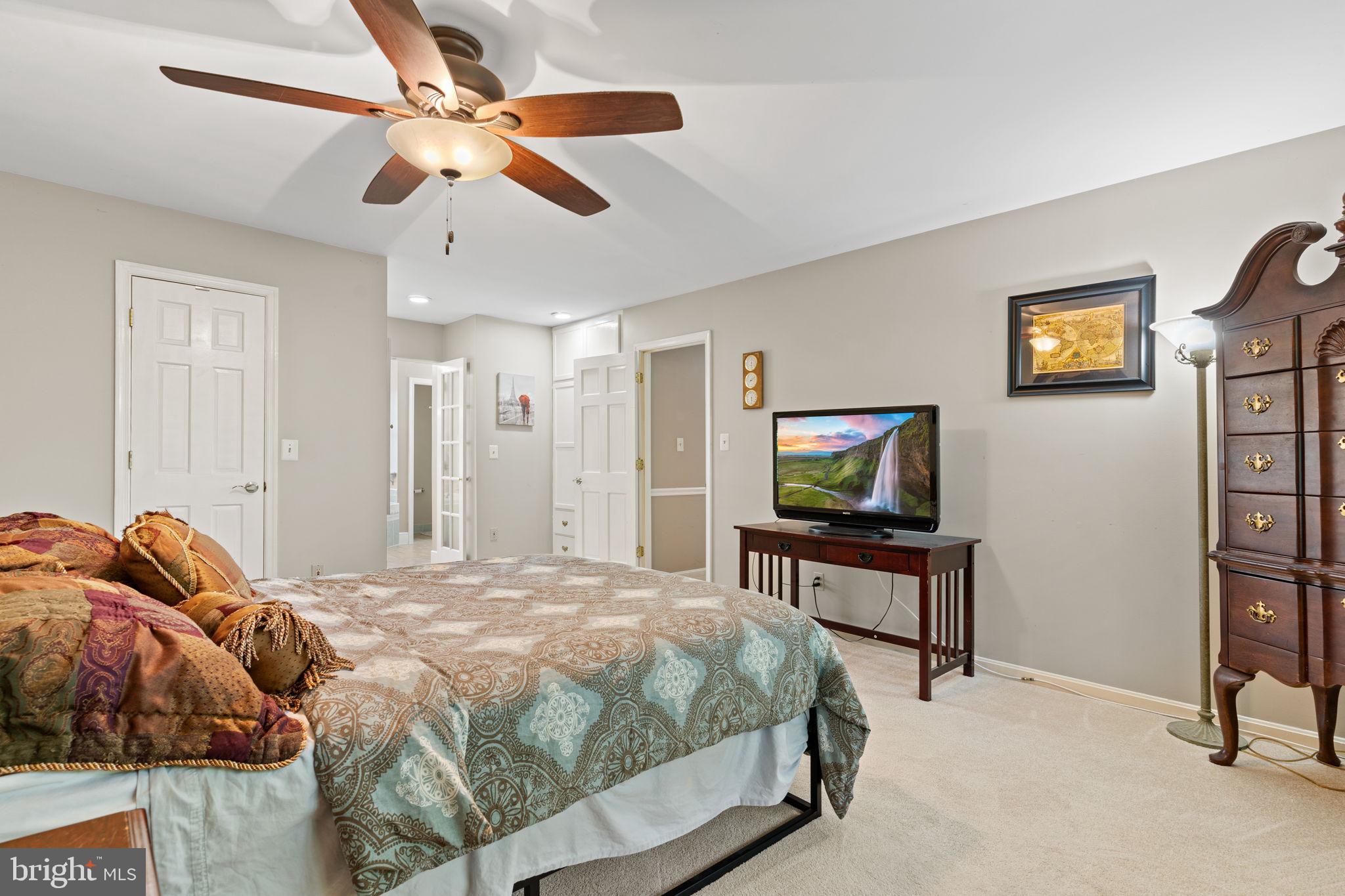 TWIN LAKES - Residential