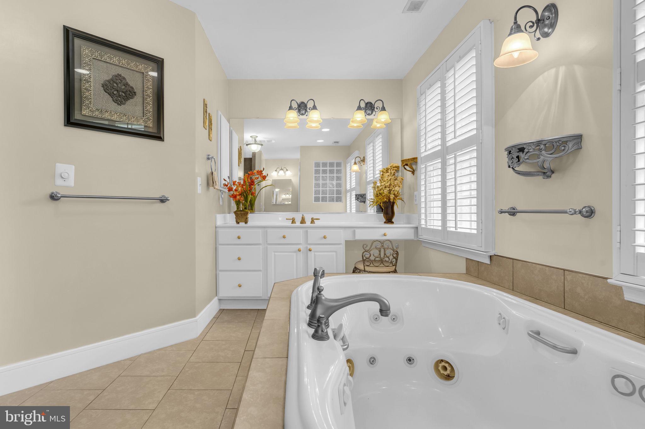 TWIN LAKES - Residential