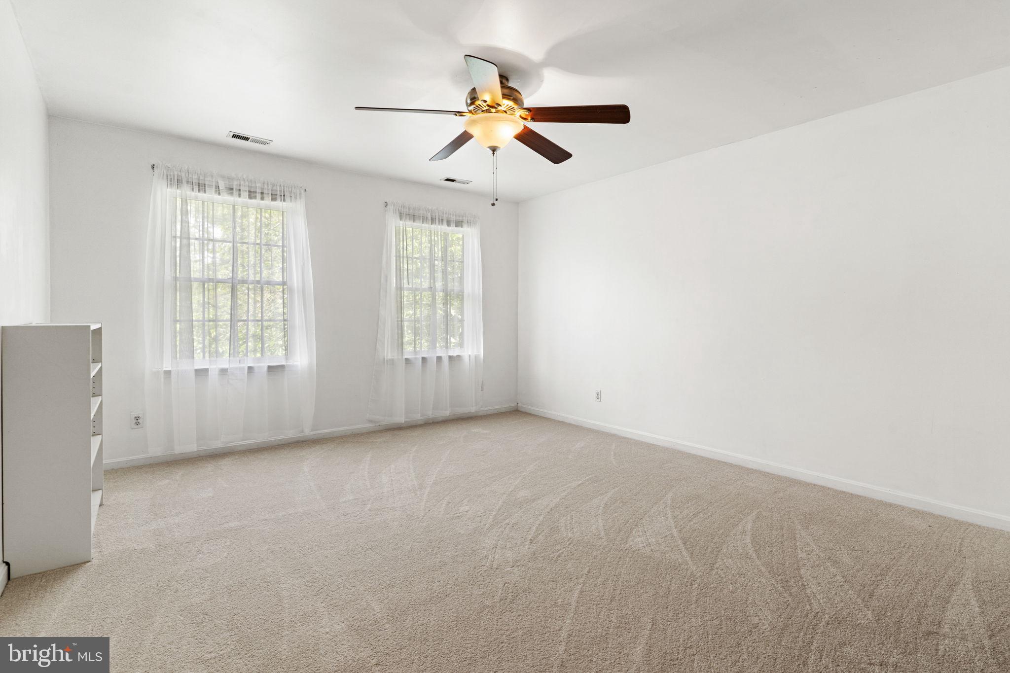 TWIN LAKES - Residential