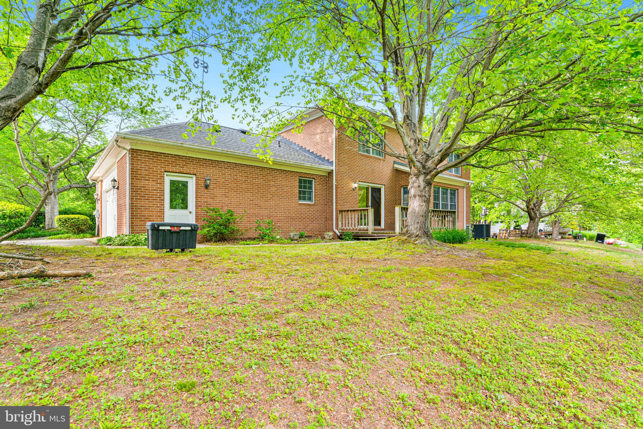 TWIN LAKES - Residential