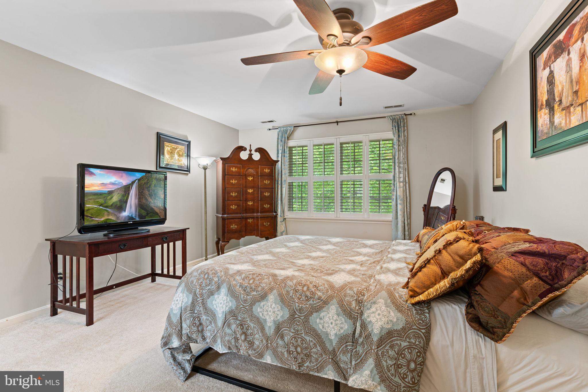 TWIN LAKES - Residential