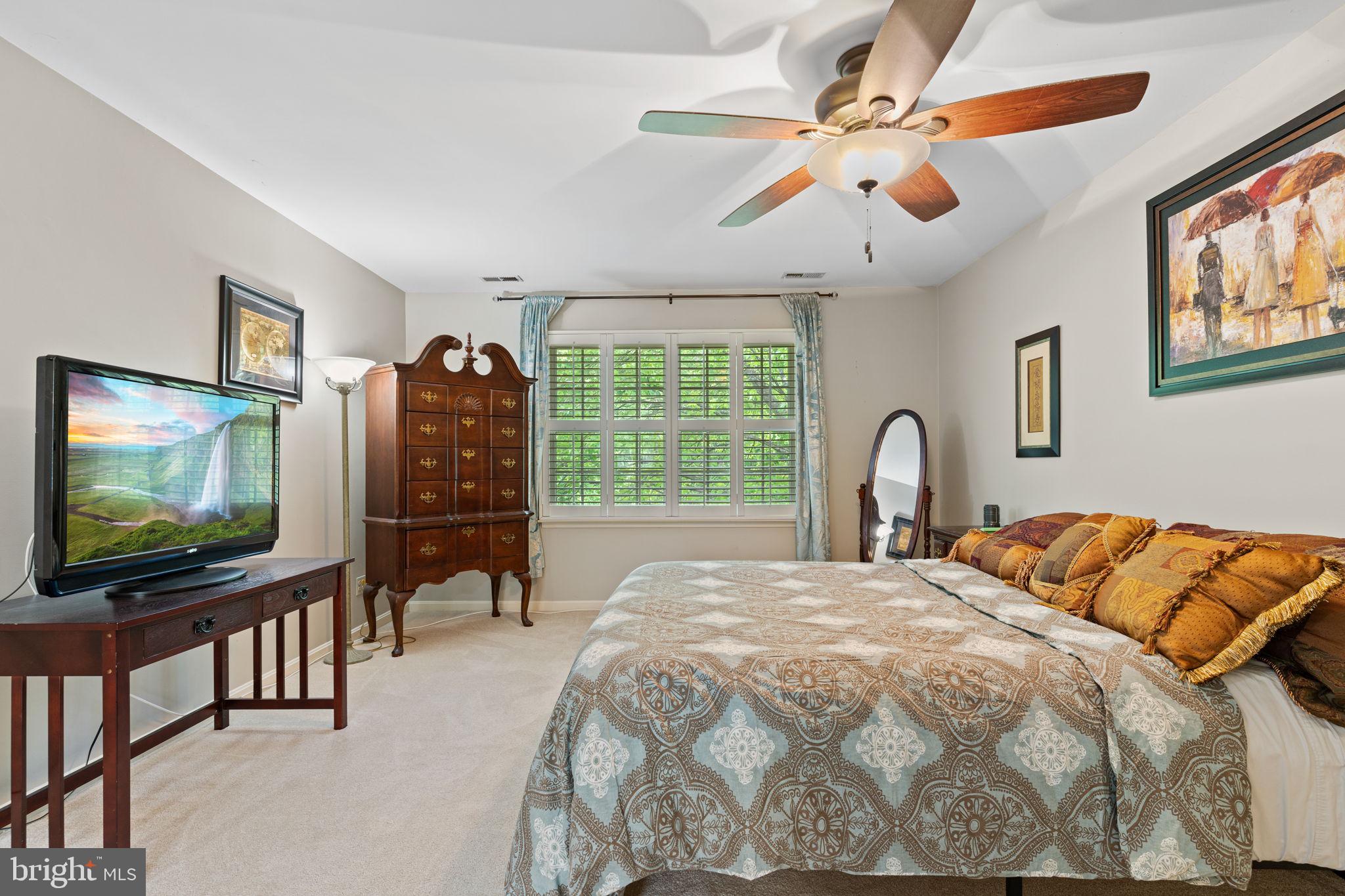 TWIN LAKES - Residential