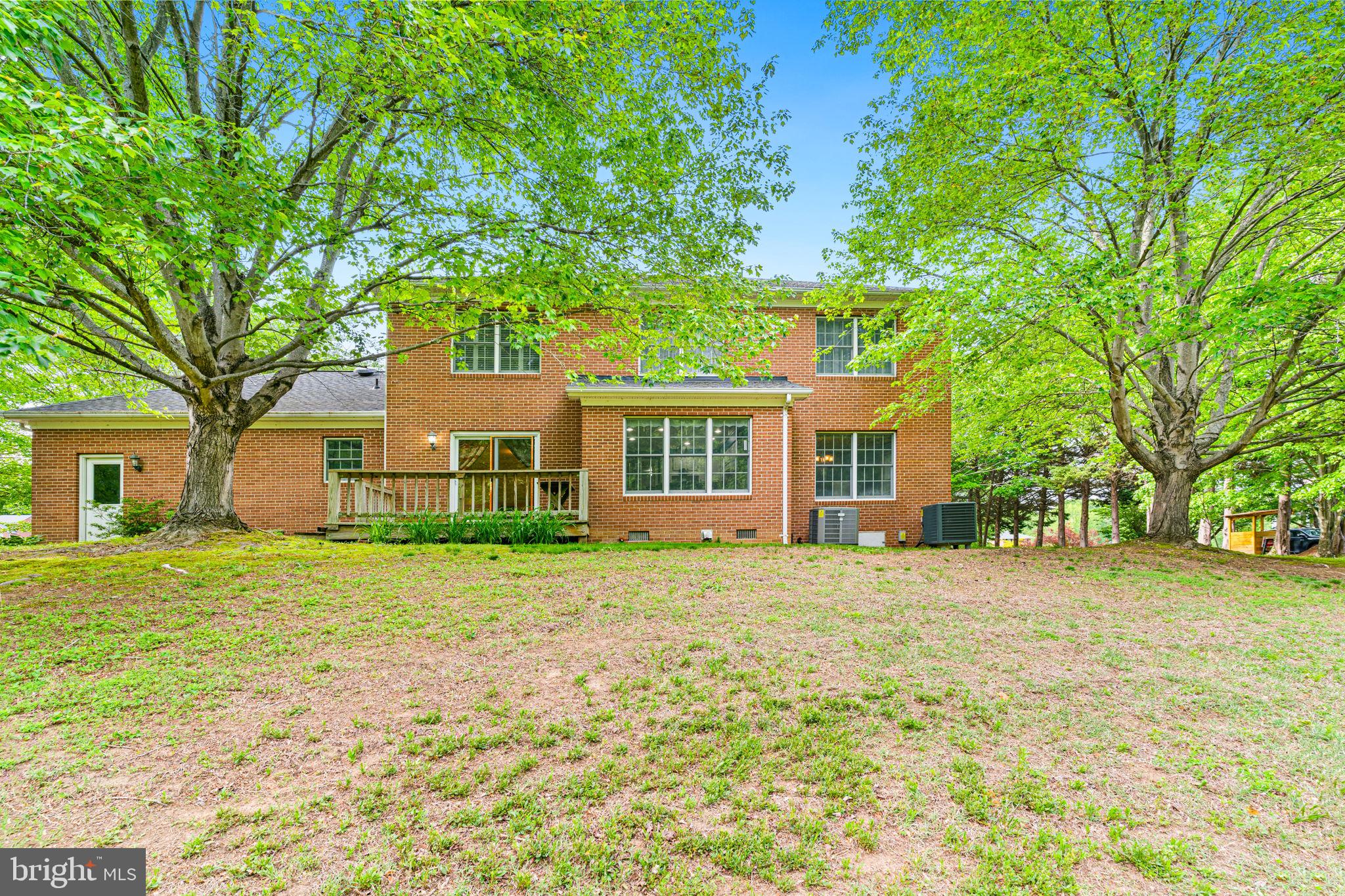 TWIN LAKES - Residential