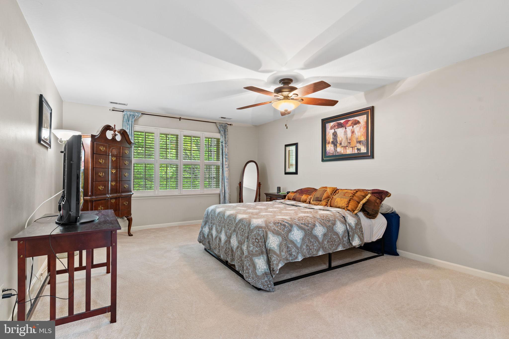 TWIN LAKES - Residential