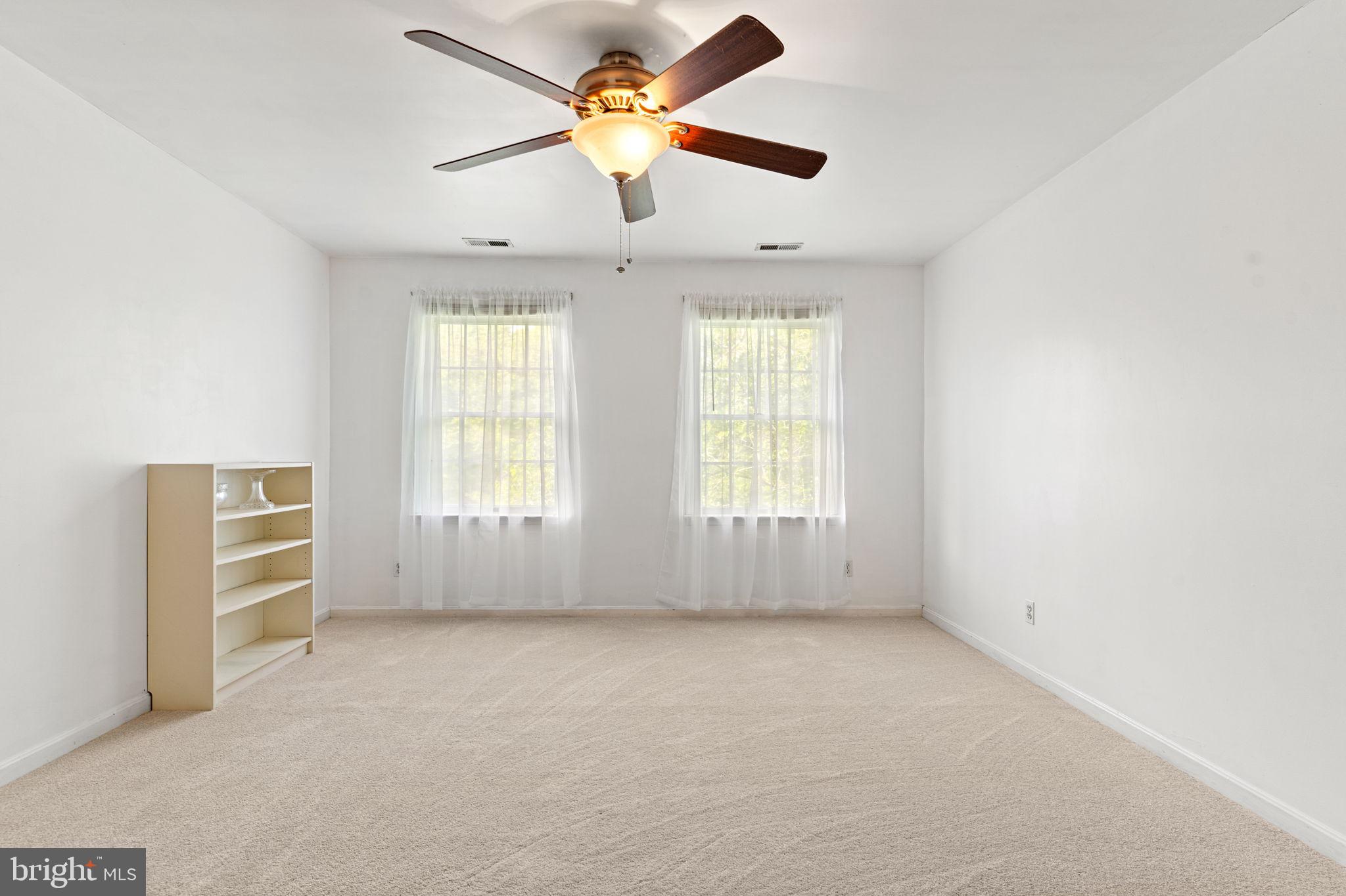 TWIN LAKES - Residential