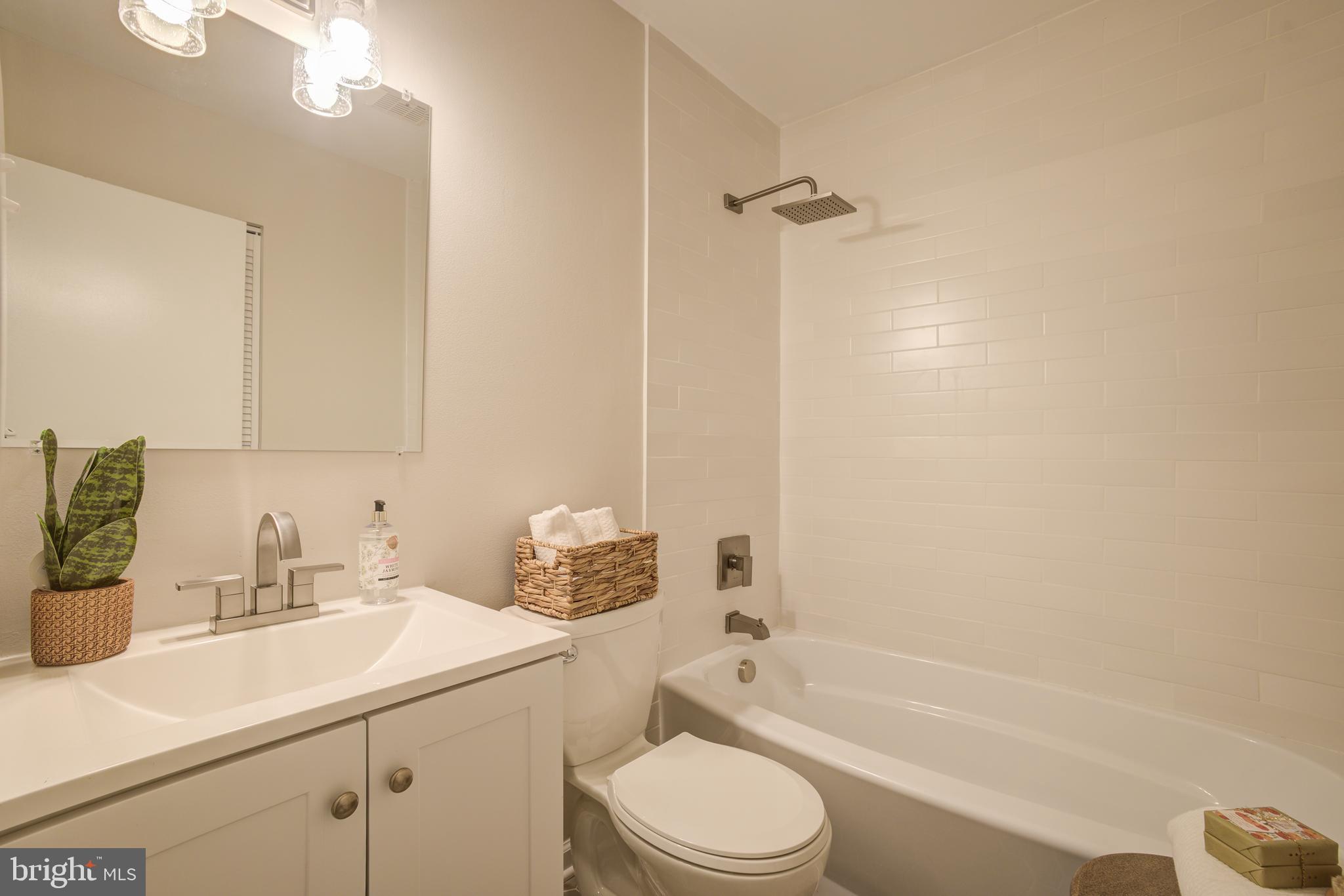 MARYLAND PLACE - Residential