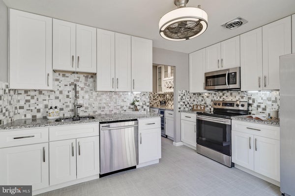 2210 S QUINCY ST APT 2, ARLINGTON, VA 22204 - Image a3ea85c0148cdd824a1837b7ea6d1d12/178653941