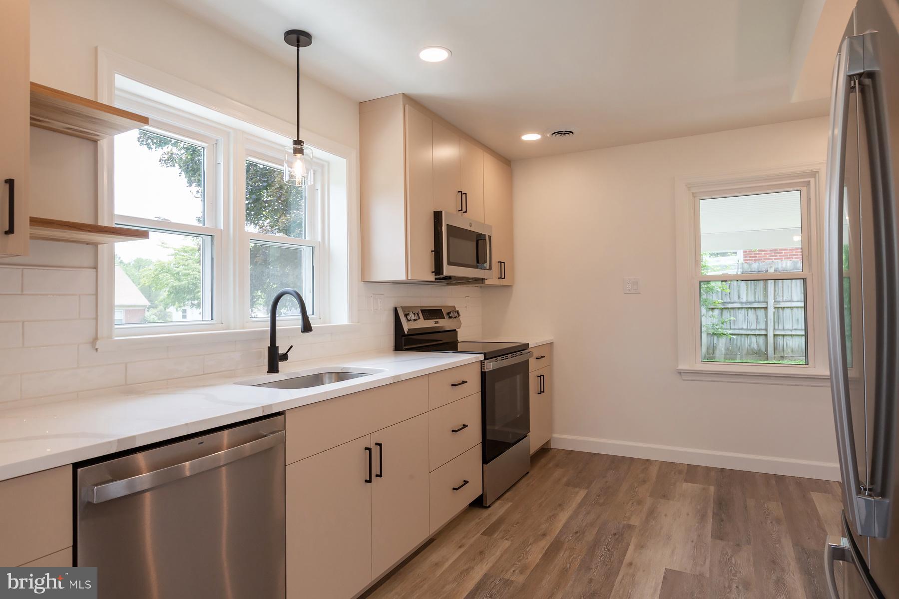 1307 MEADOWCREEK LANE