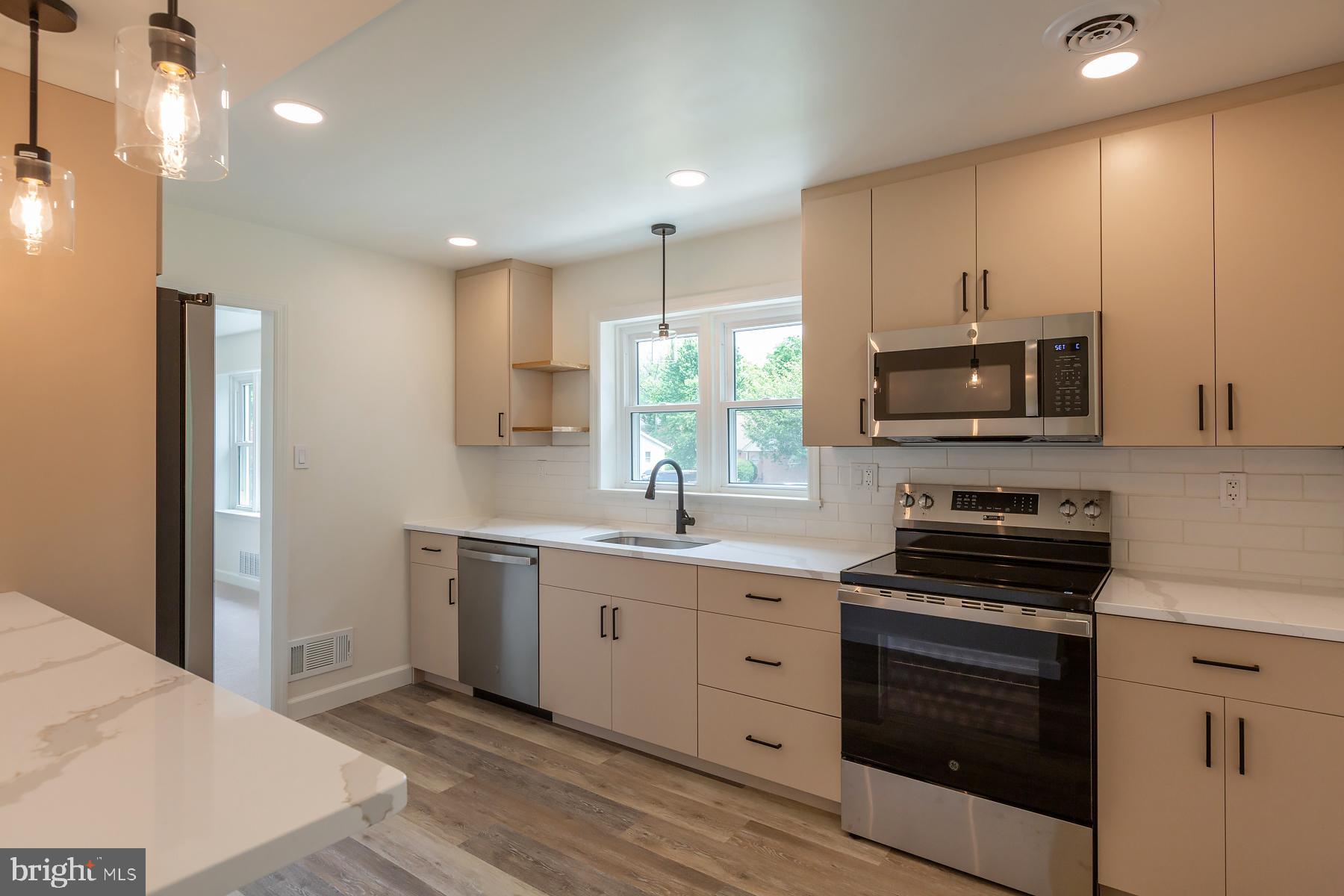 1307 MEADOWCREEK LANE