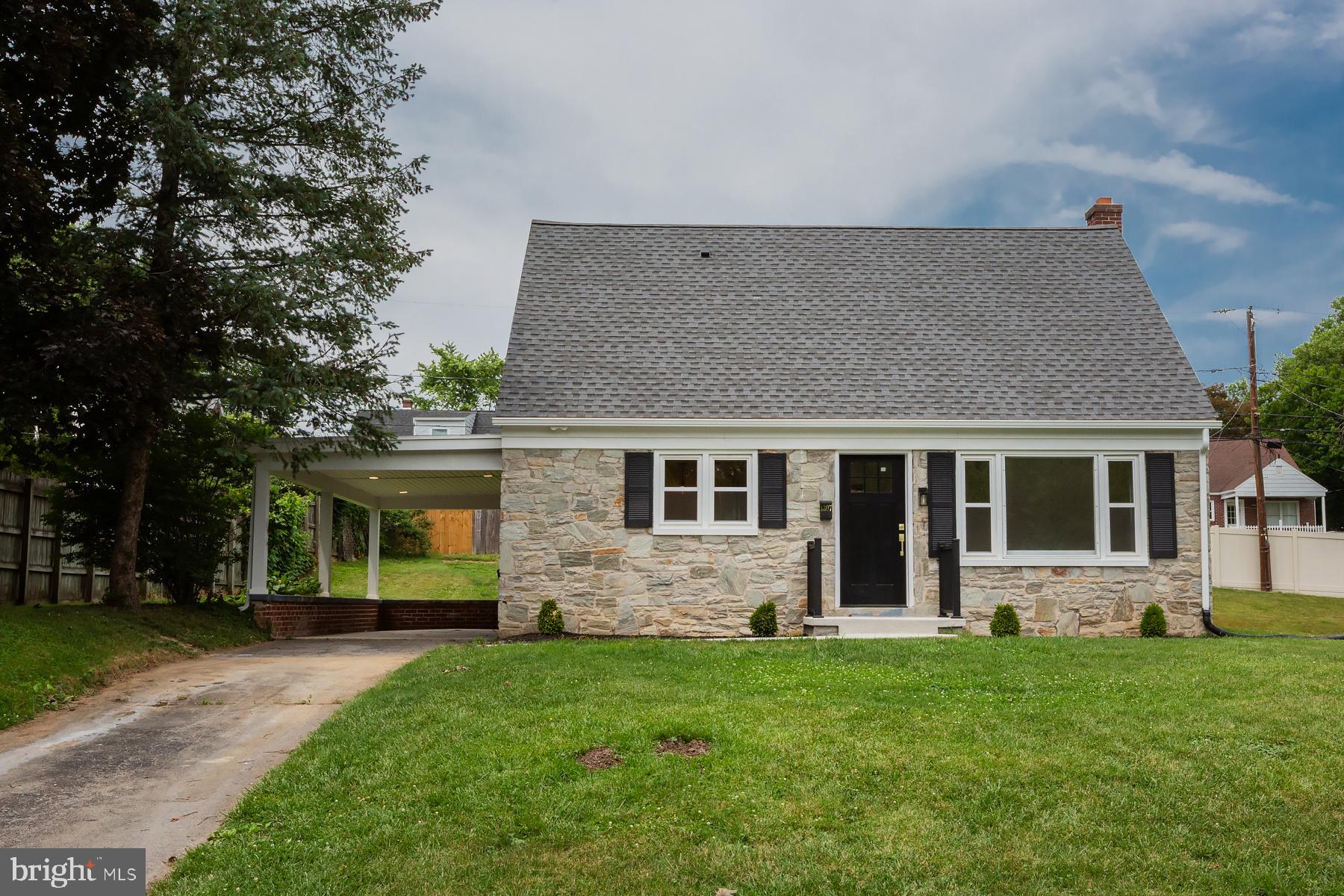 1307 MEADOWCREEK LANE