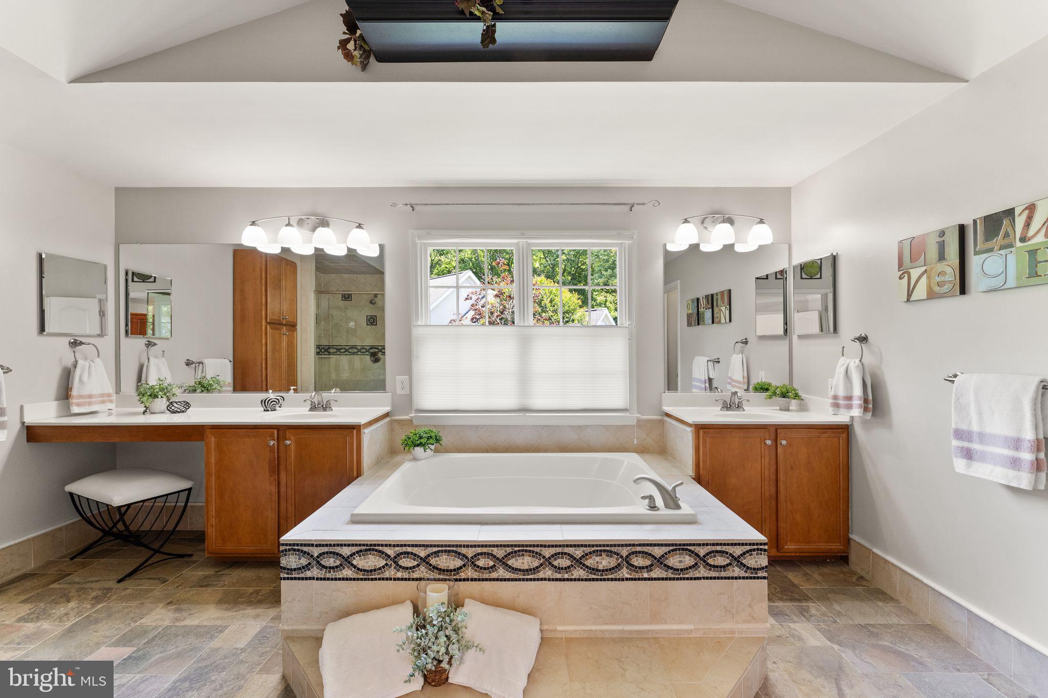 OAKTON WOODS - Residential