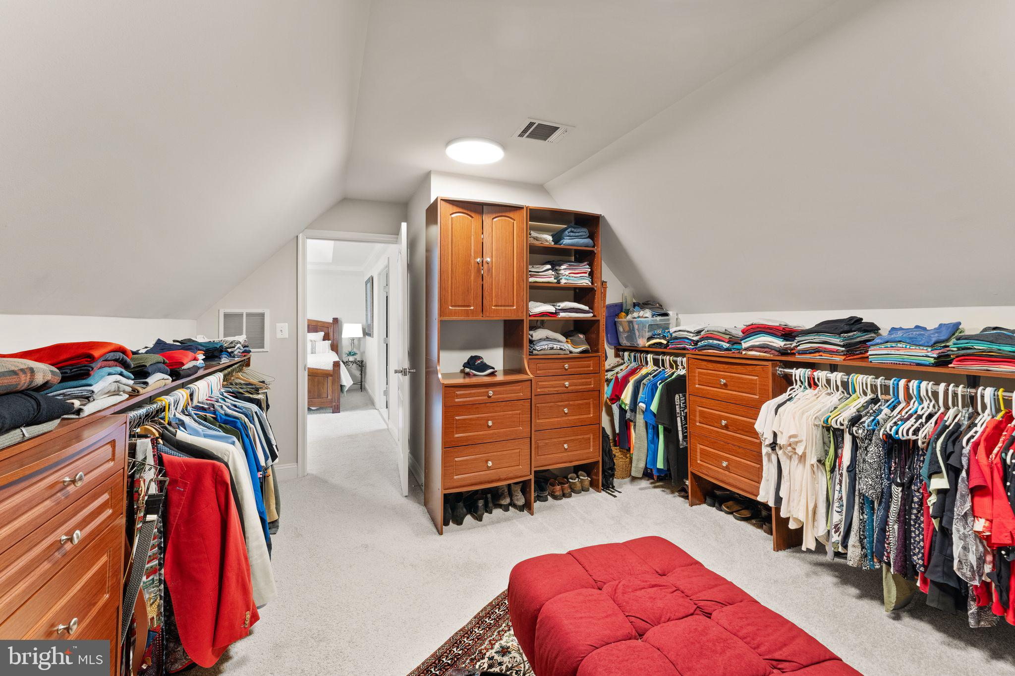 OAKTON WOODS - Residential