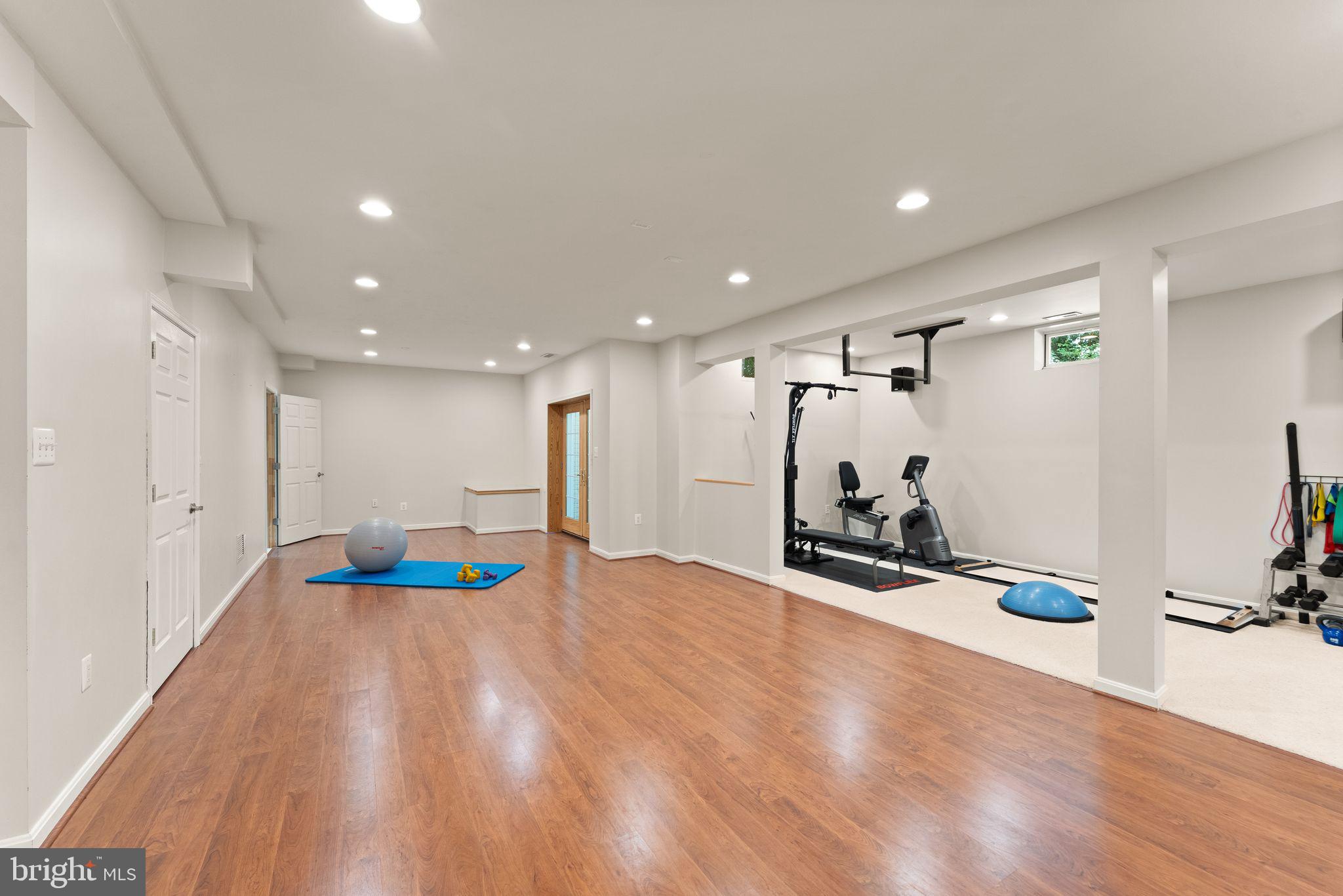 OAKTON WOODS - Residential