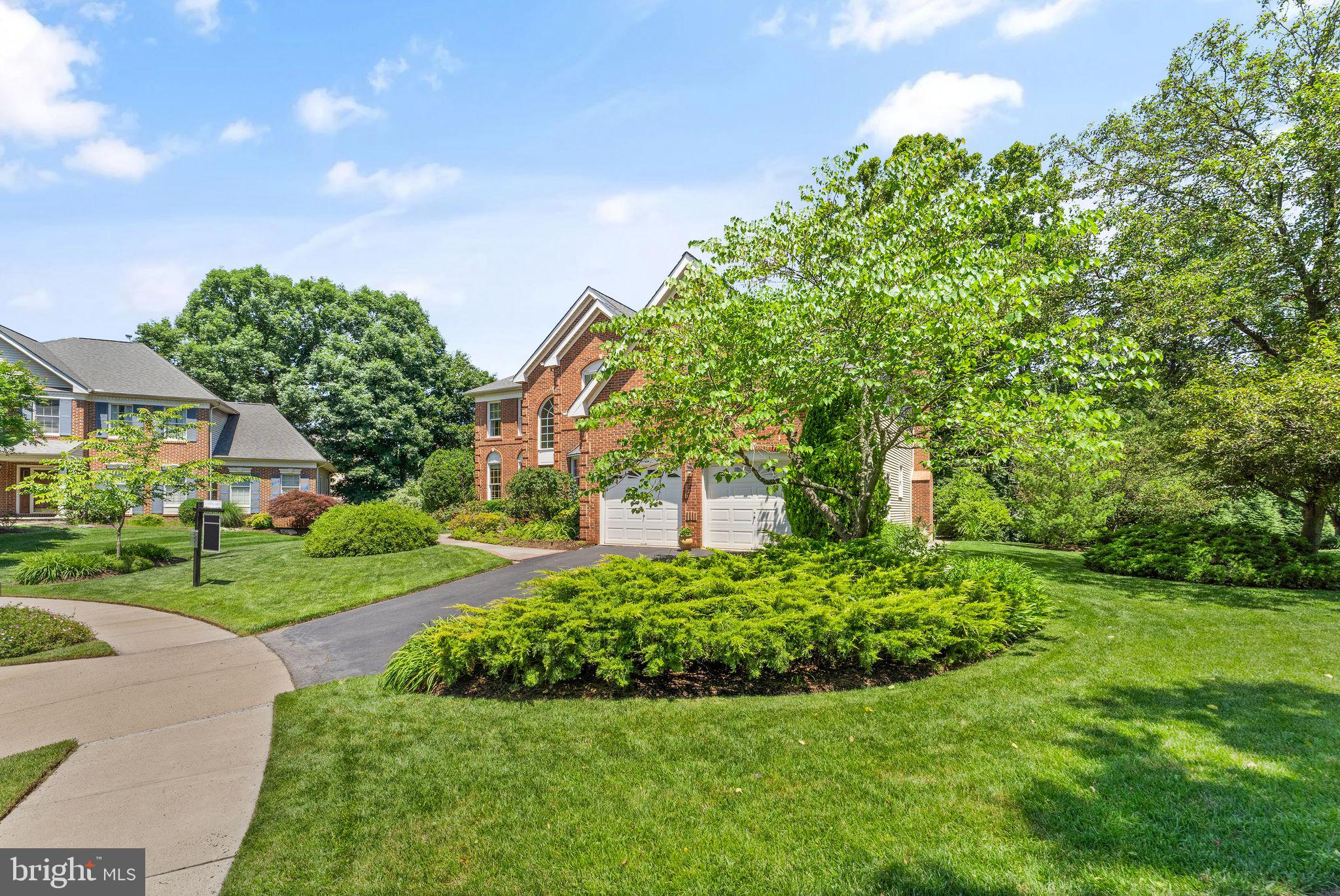 OAKTON WOODS - Residential