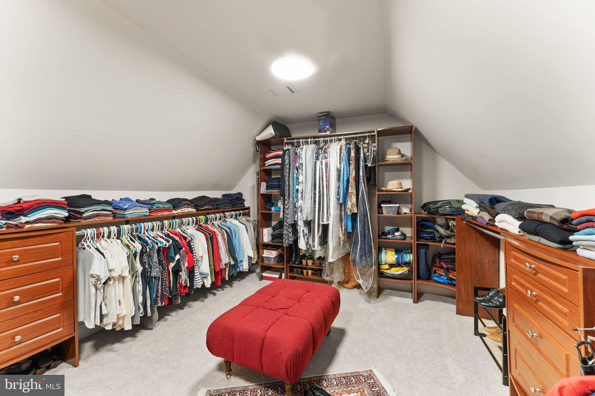 OAKTON WOODS - Residential