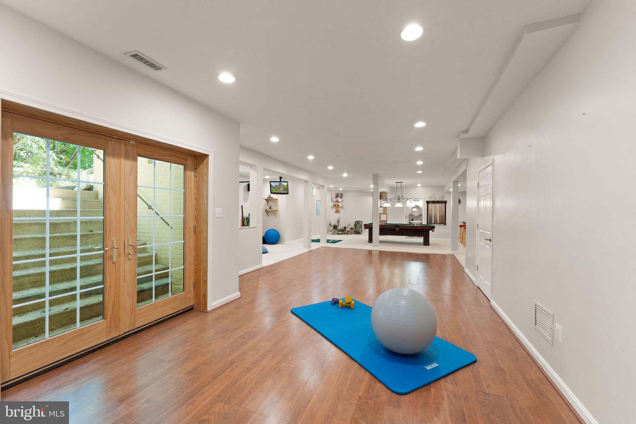 OAKTON WOODS - Residential