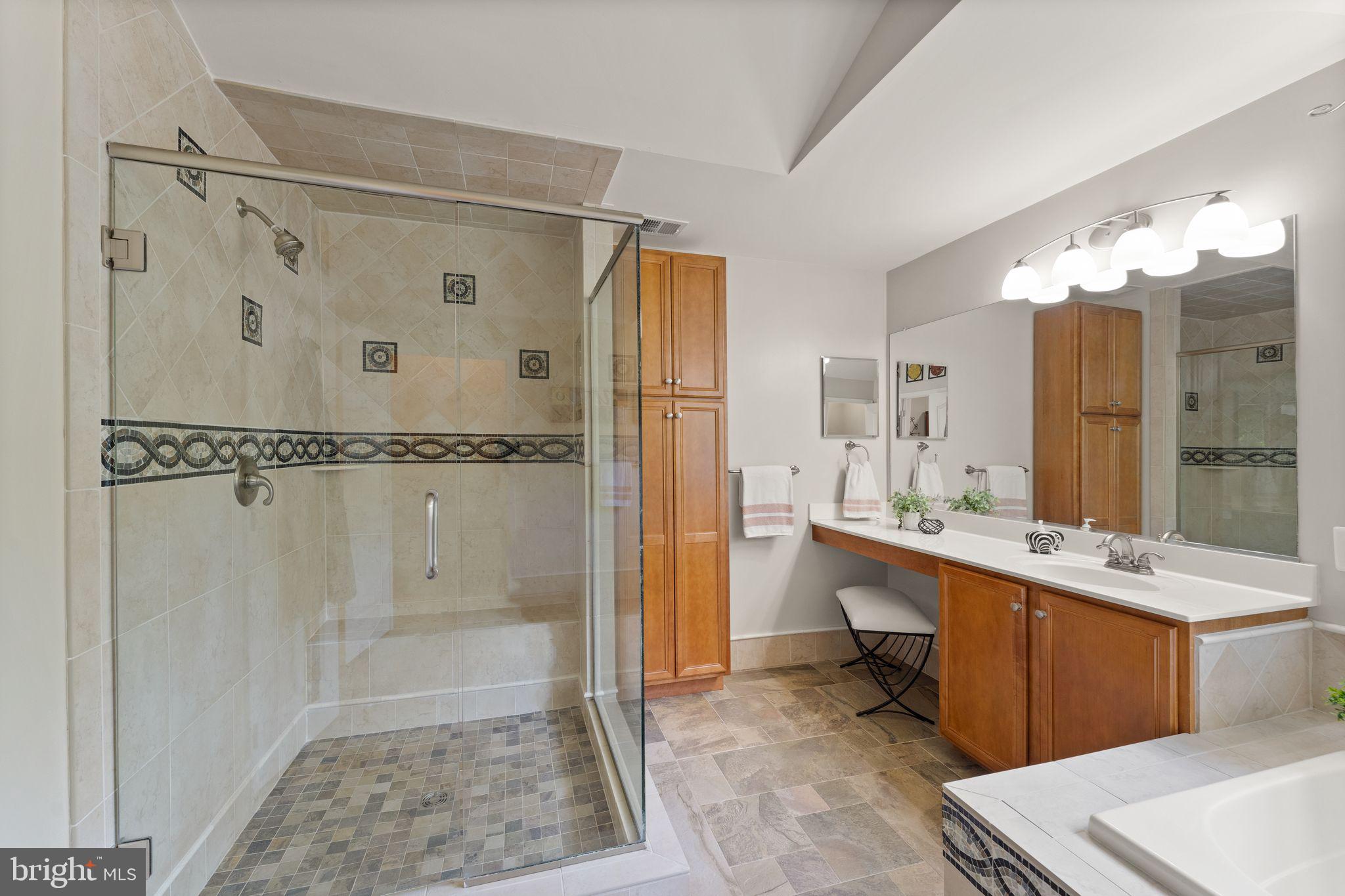 OAKTON WOODS - Residential