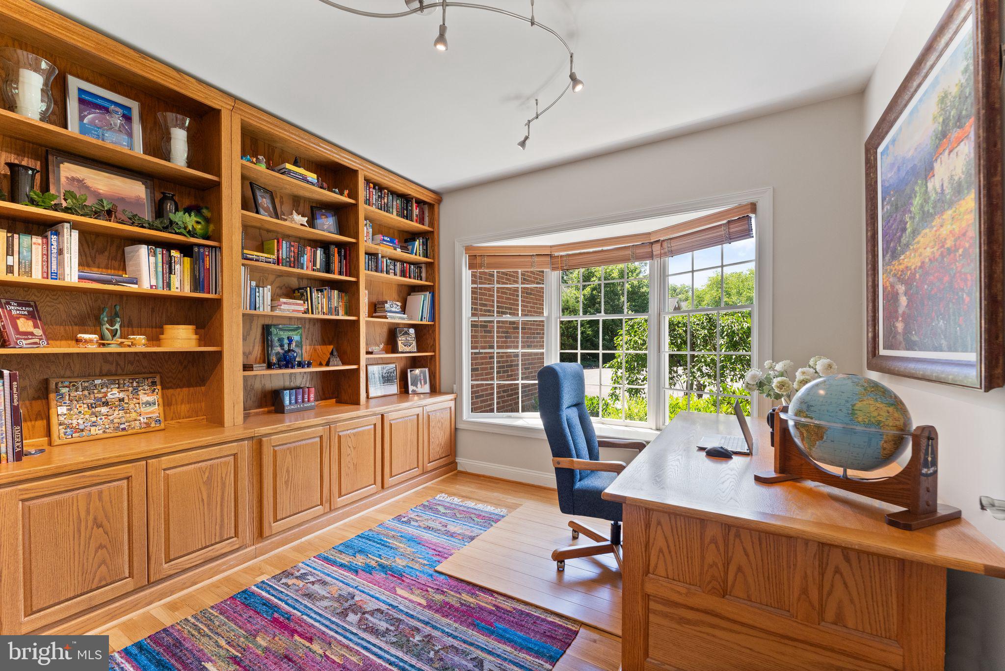 OAKTON WOODS - Residential