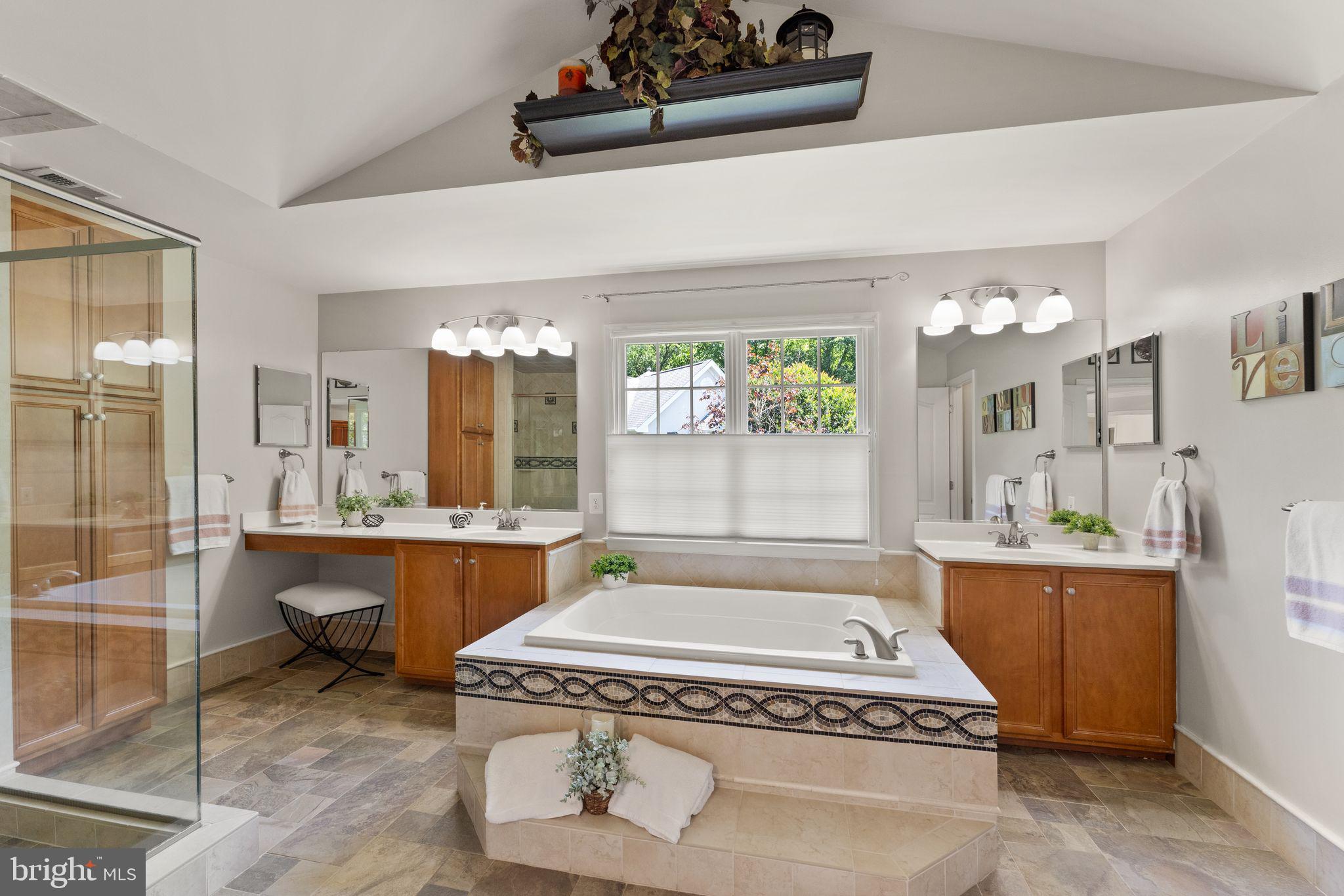 OAKTON WOODS - Residential