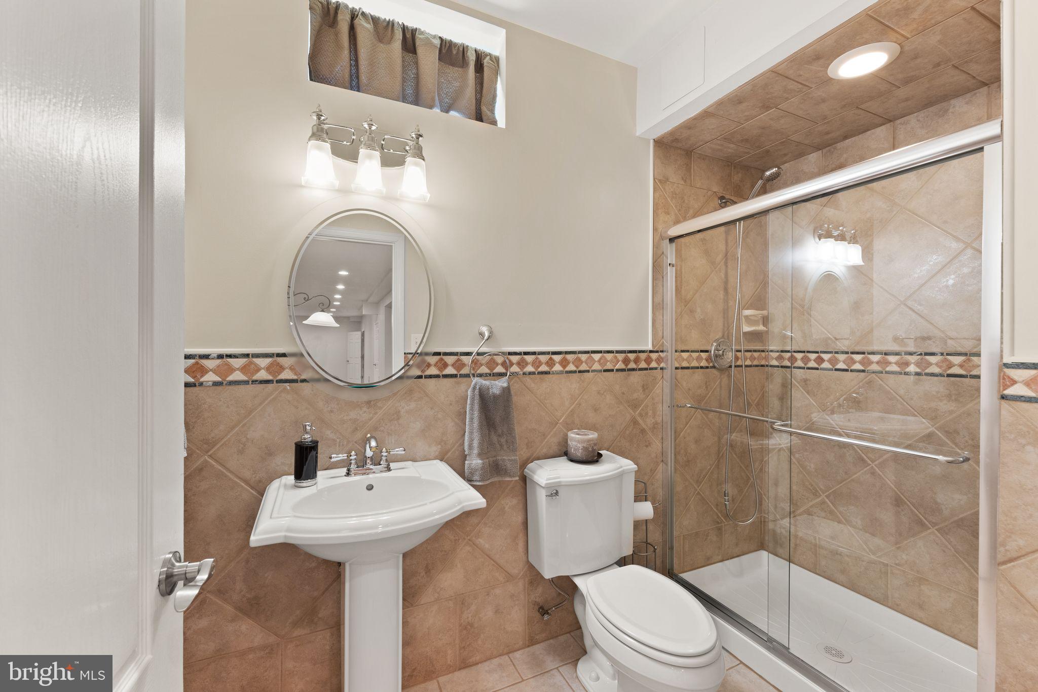 OAKTON WOODS - Residential