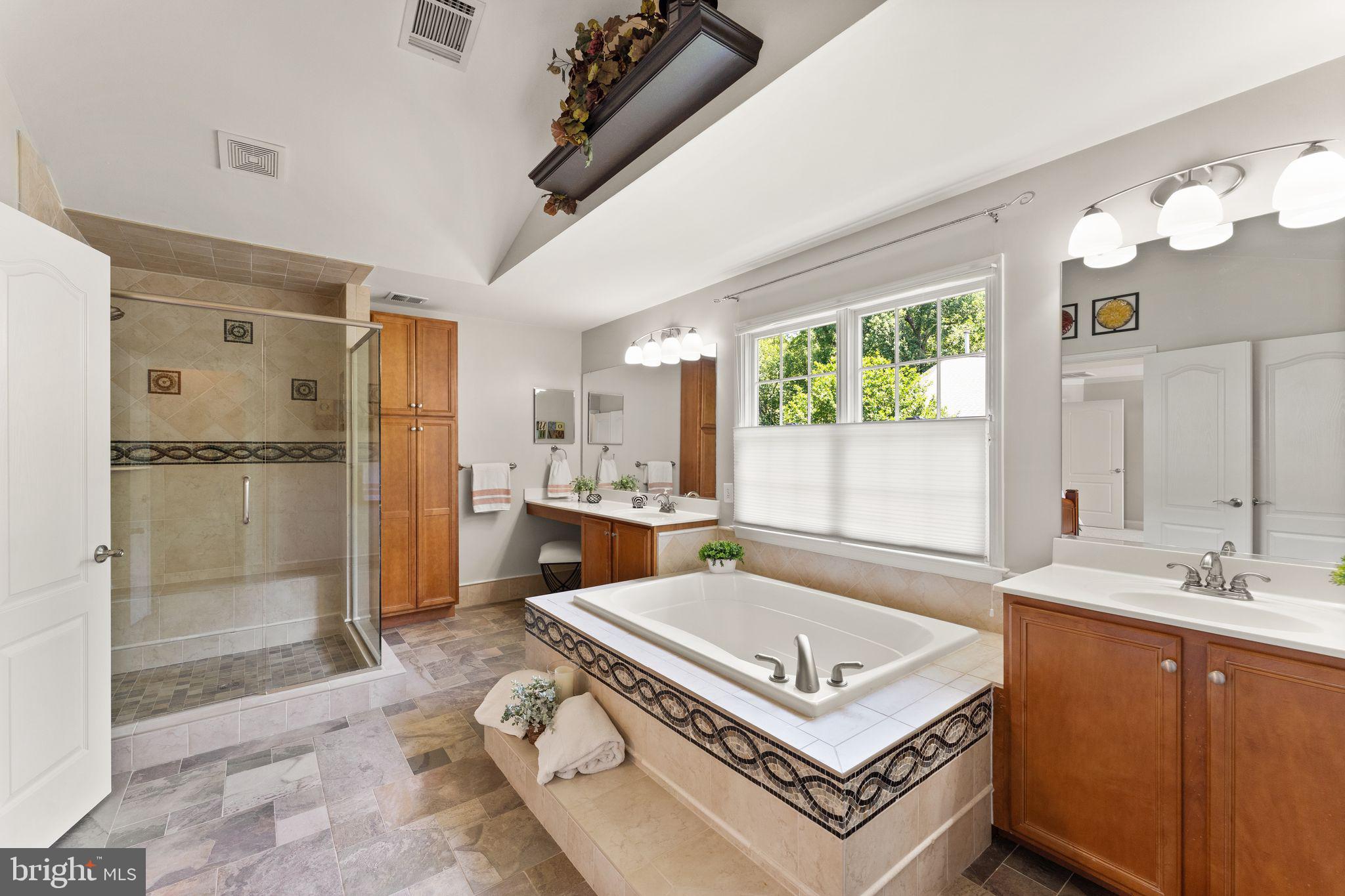 OAKTON WOODS - Residential