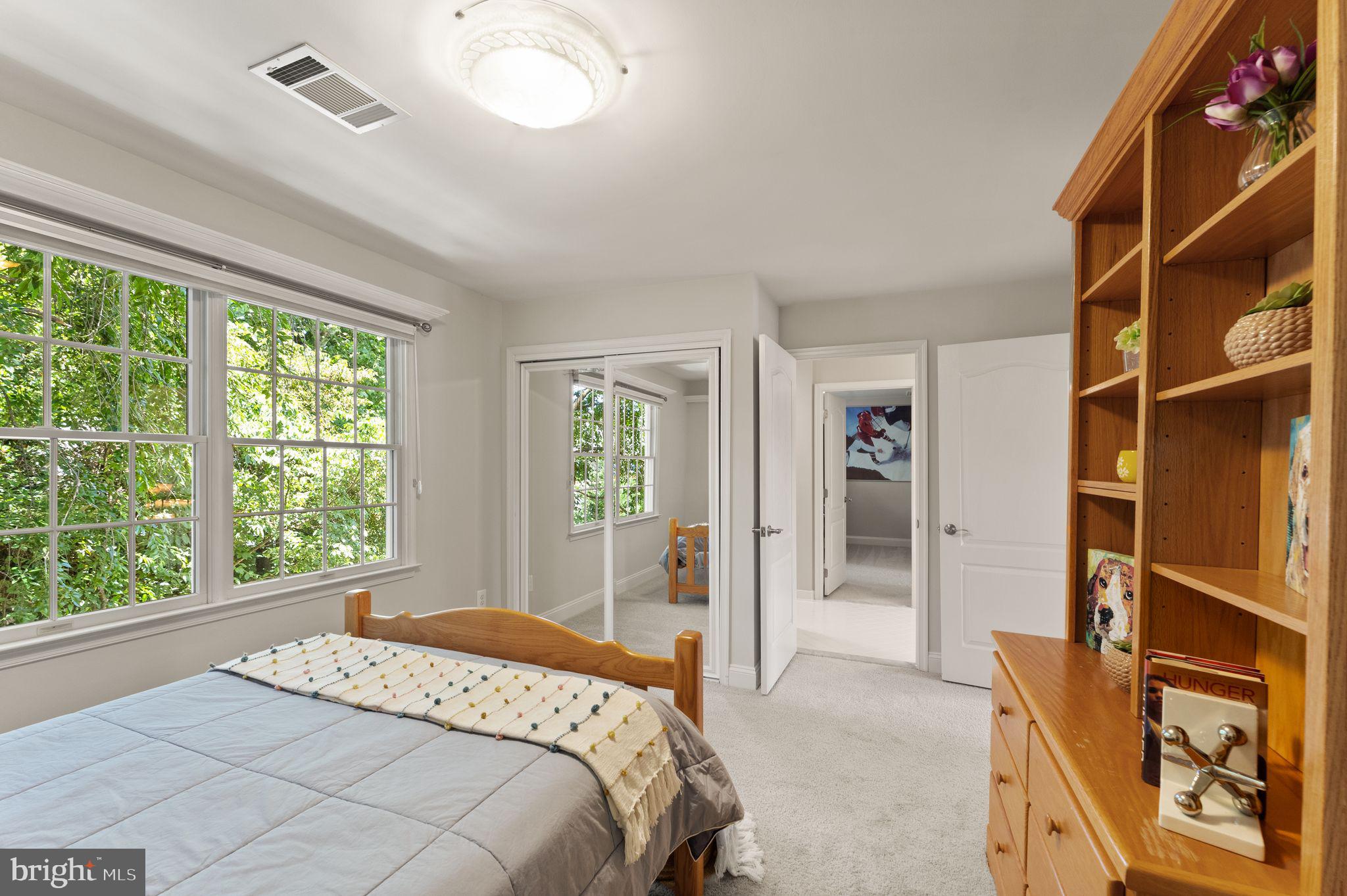 OAKTON WOODS - Residential