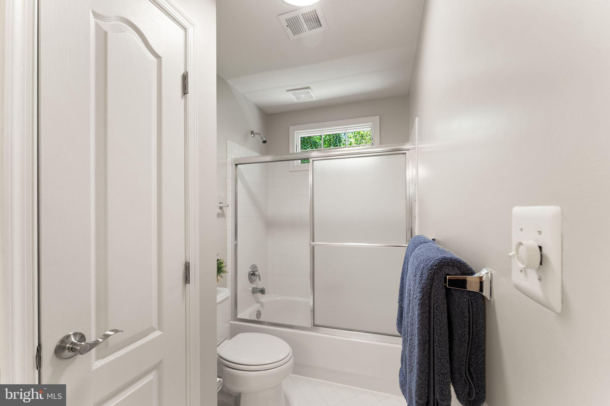 OAKTON WOODS - Residential