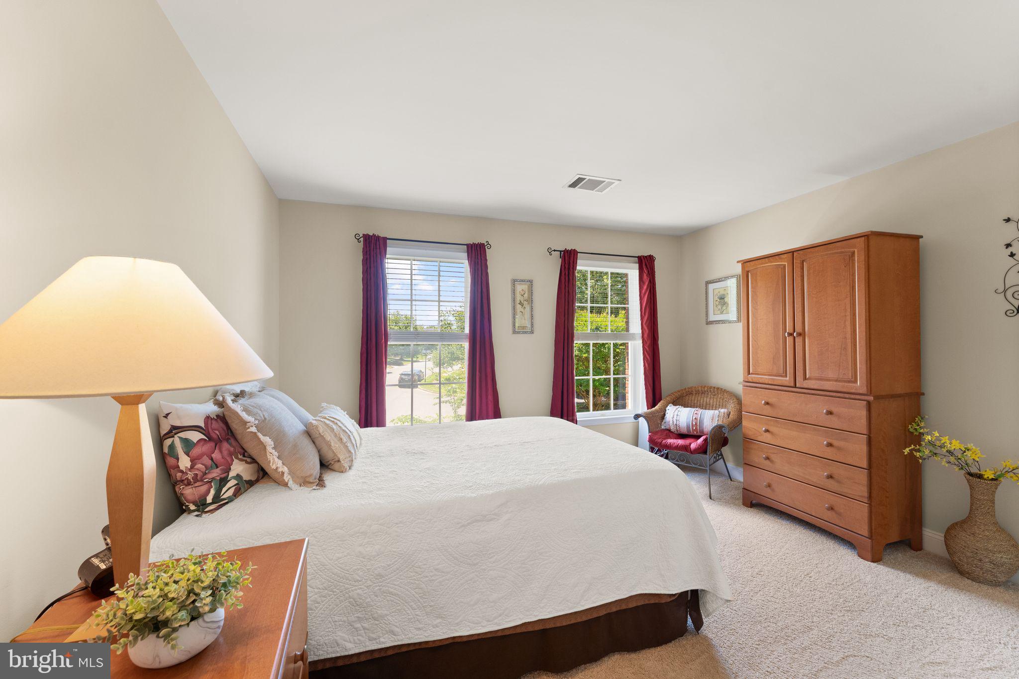 OAKTON WOODS - Residential