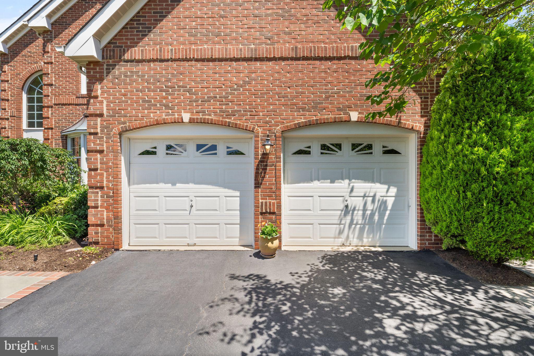 OAKTON WOODS - Residential