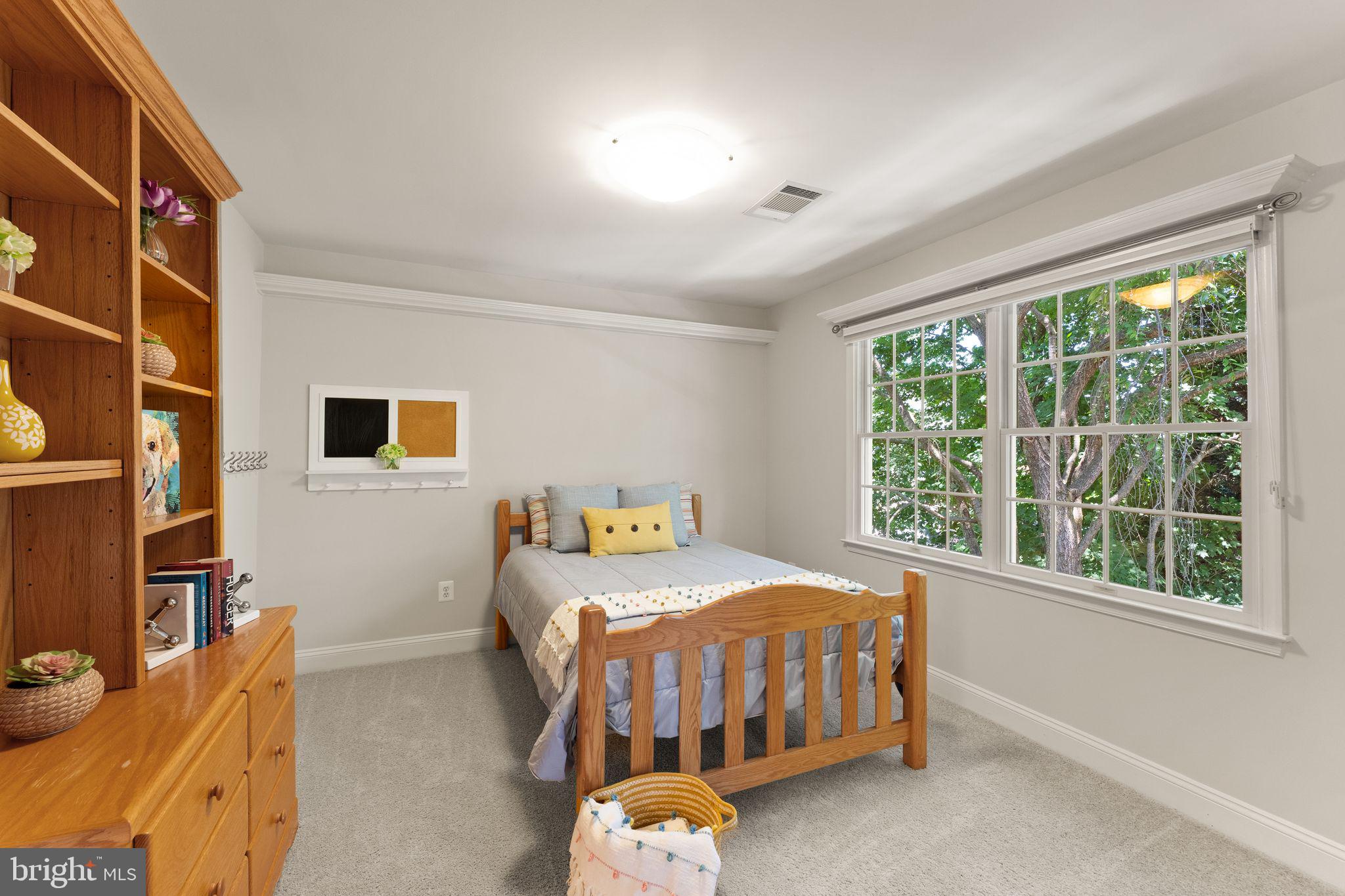 OAKTON WOODS - Residential