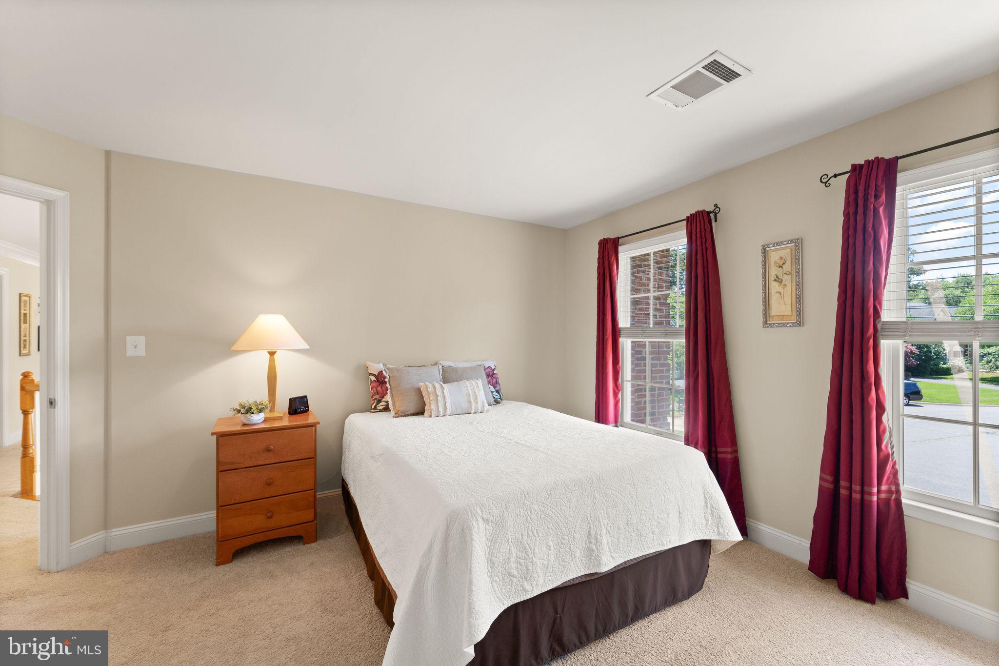 OAKTON WOODS - Residential