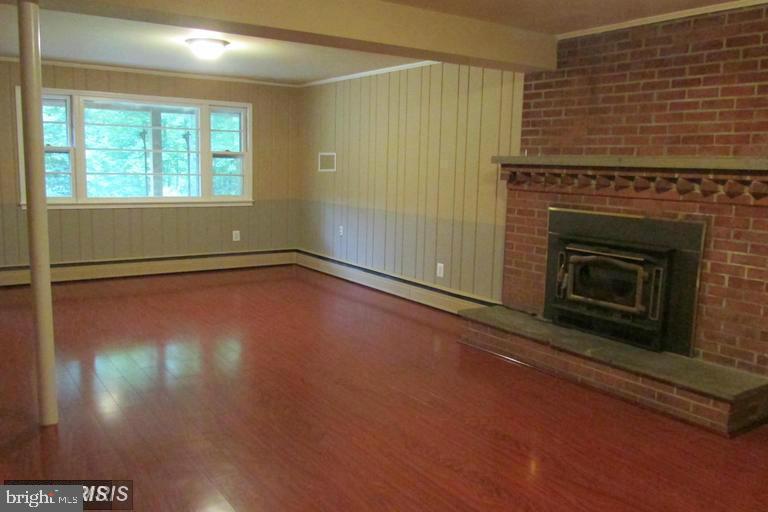Relax and enjoy the privacy, scenic views and quiet, peaceful setting of living at this well kept, lovely home in the heart of popular Clifton. Lawn service is included in the rent, 2-4 years is possible, Close to shops, transportation, the sought after town of Clifton, great restaurants and more. Tenant pays for the trash pickup.