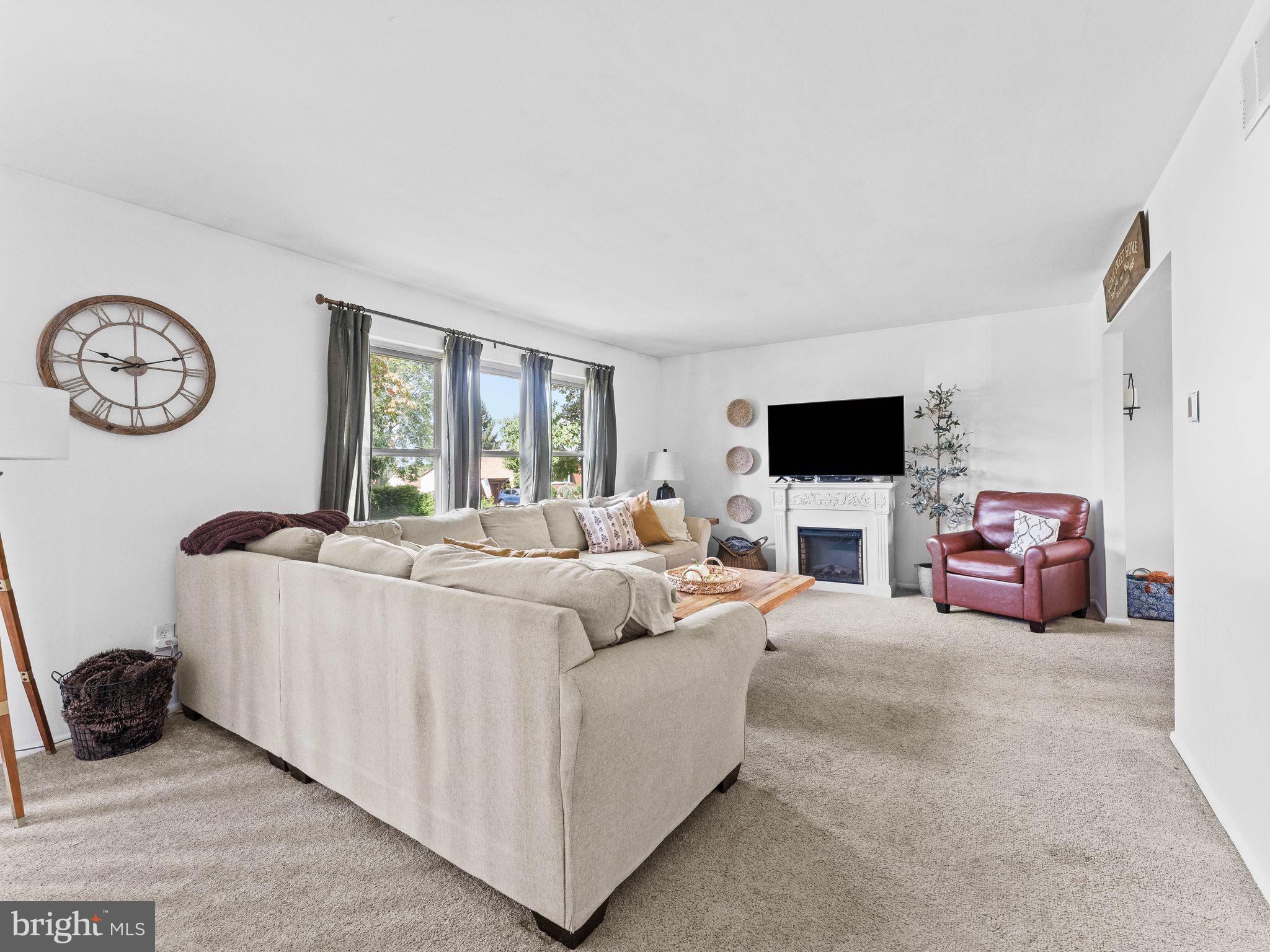 2051 ROSELYN DRIVE