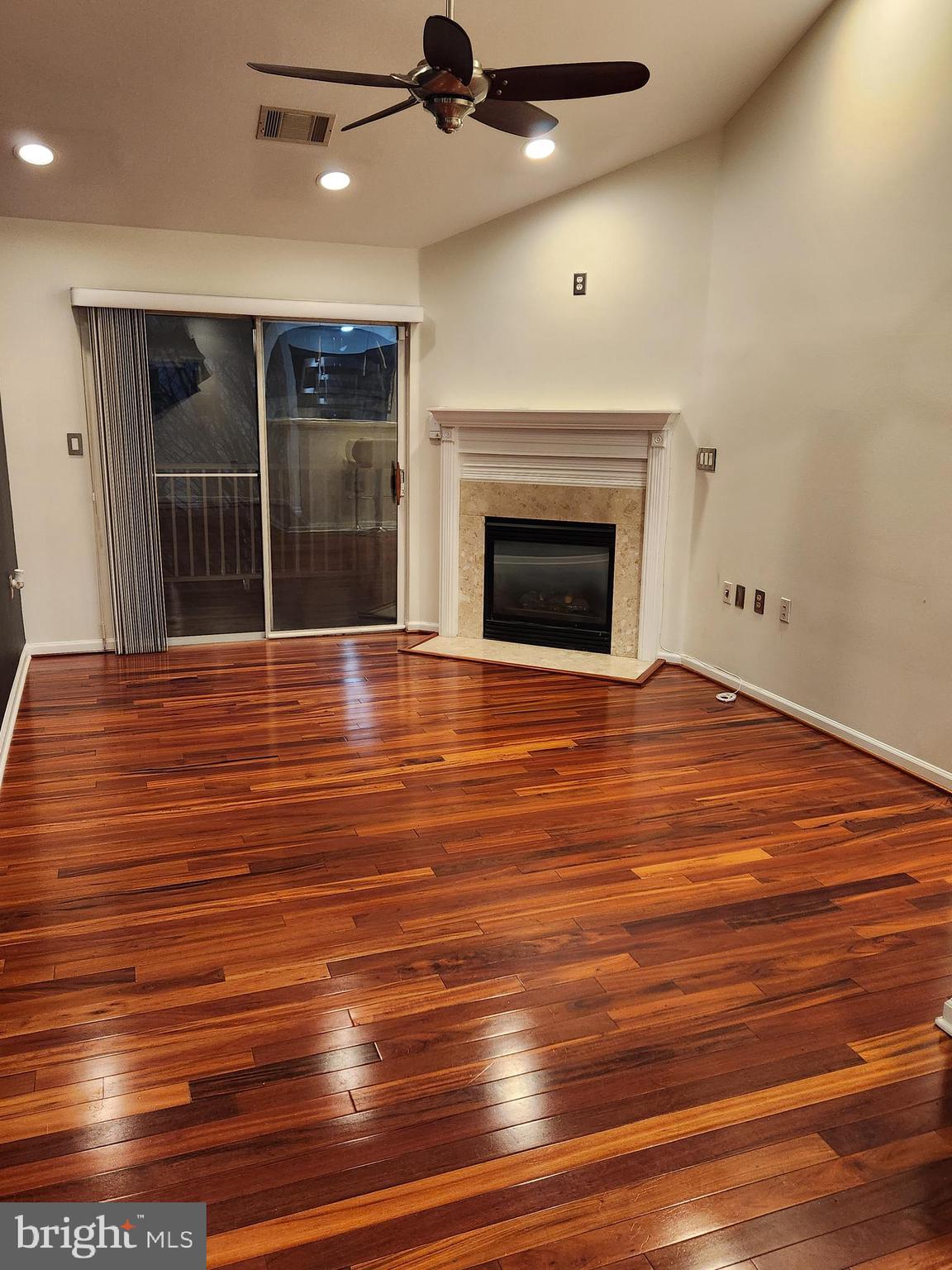 LARGO TOWN CENTER CONDOMINIUMS - Residential