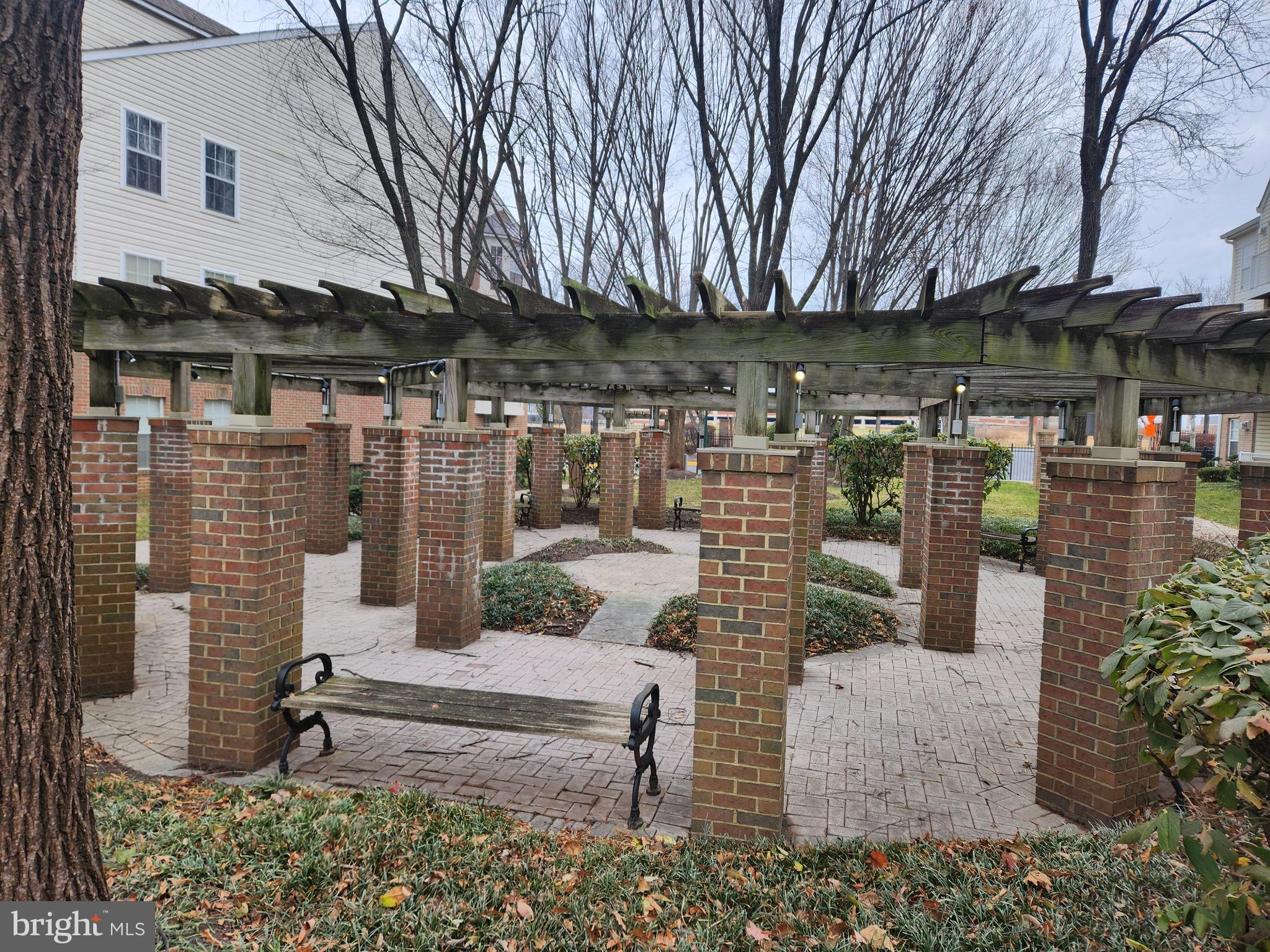 LARGO TOWN CENTER CONDOMINIUMS - Residential