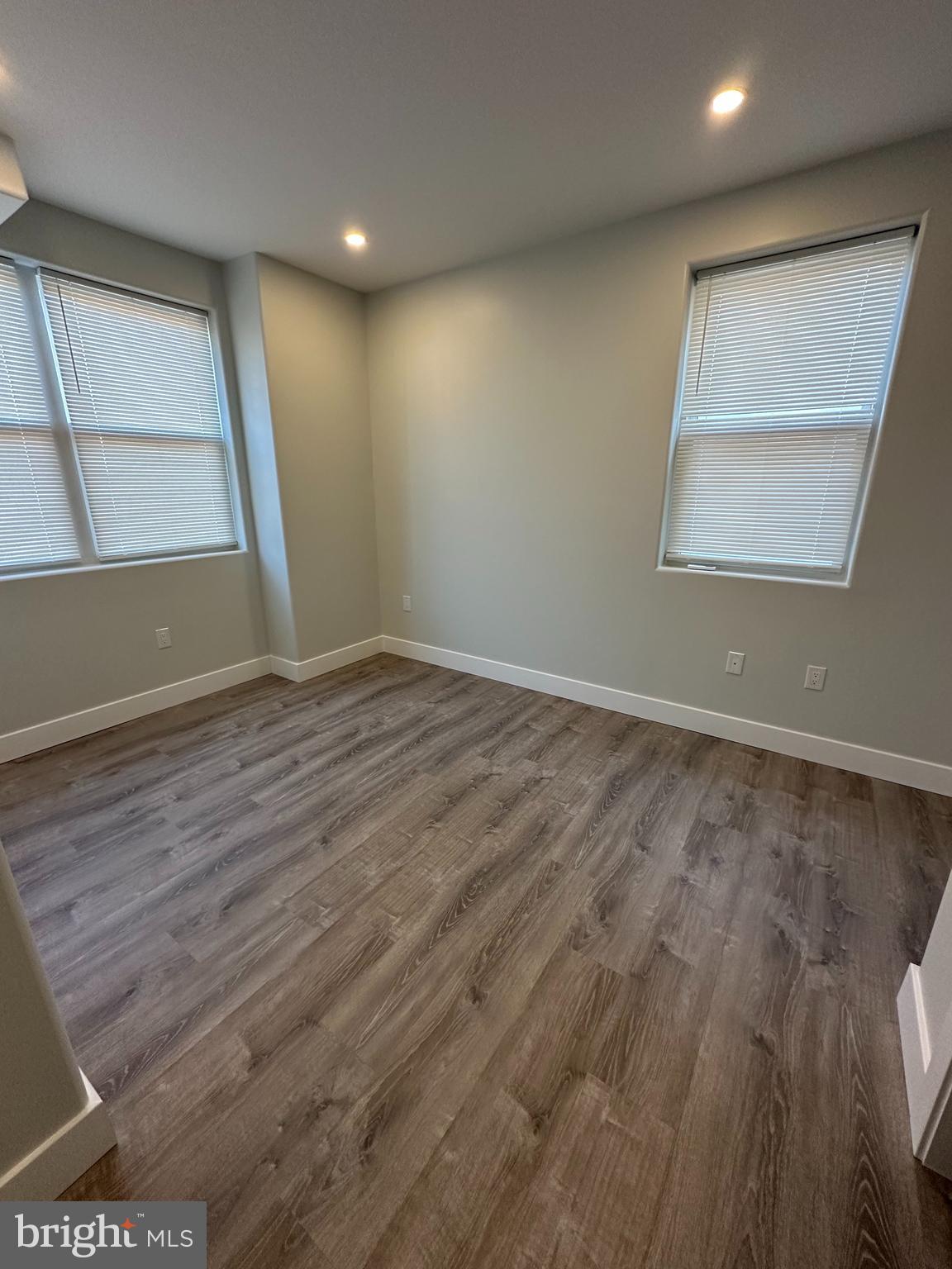 900 W SUSQUEHANNA AVENUE 1