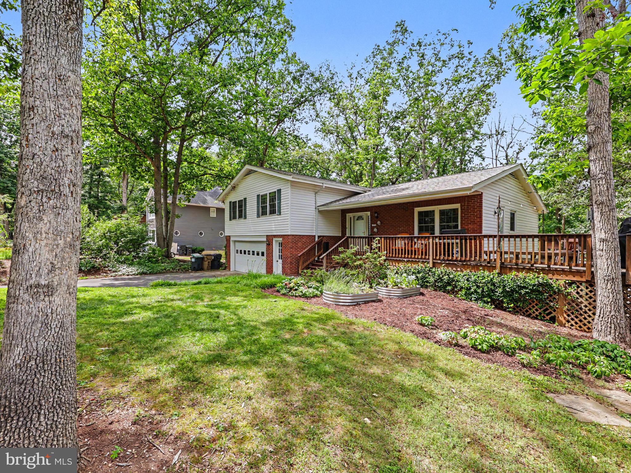 1006 ISABELLA DRIVE