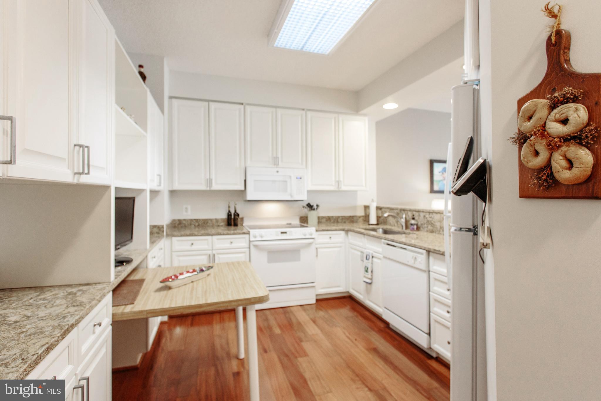 LEISURE WORLD - Residential