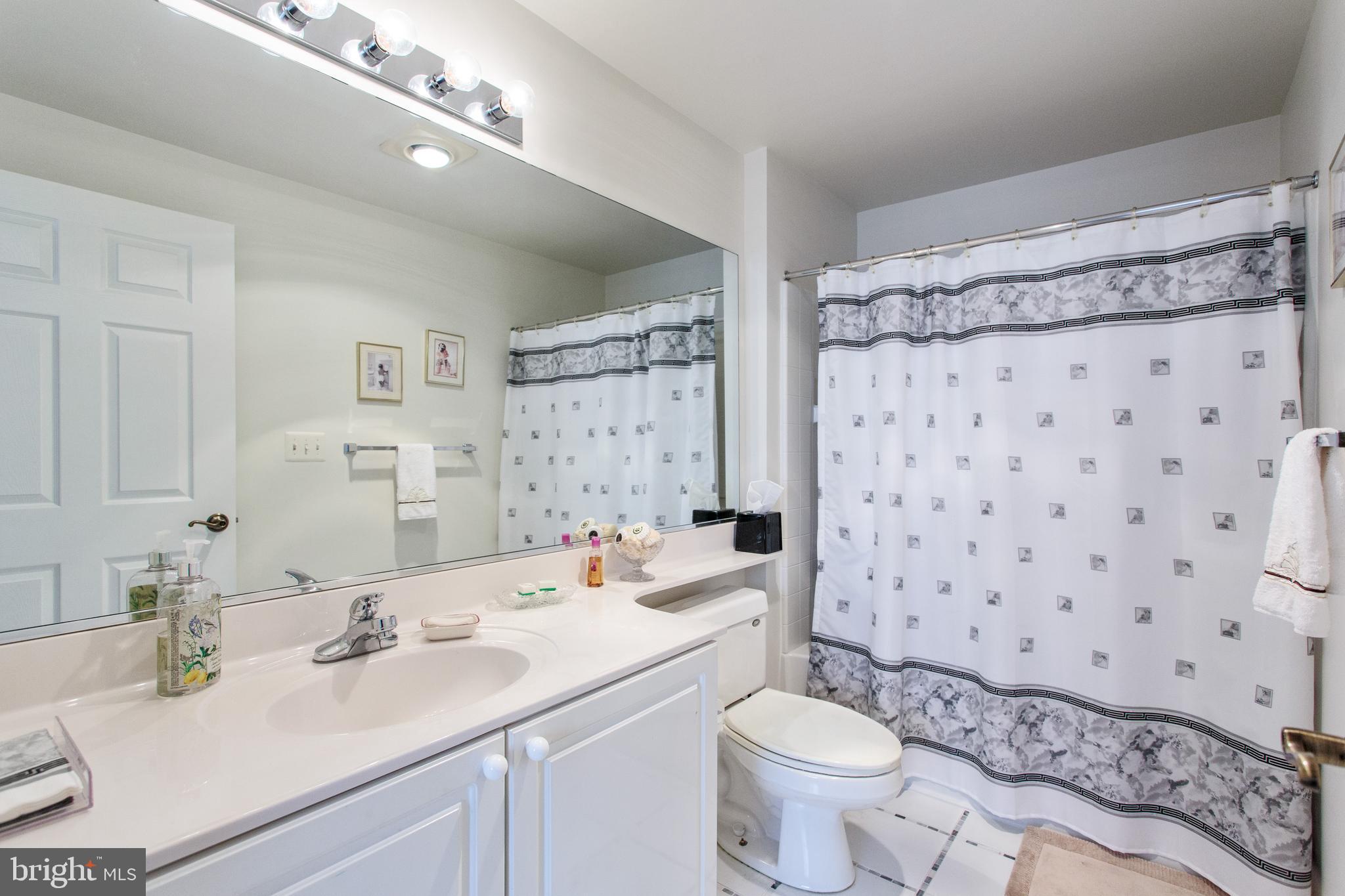 LEISURE WORLD - Residential