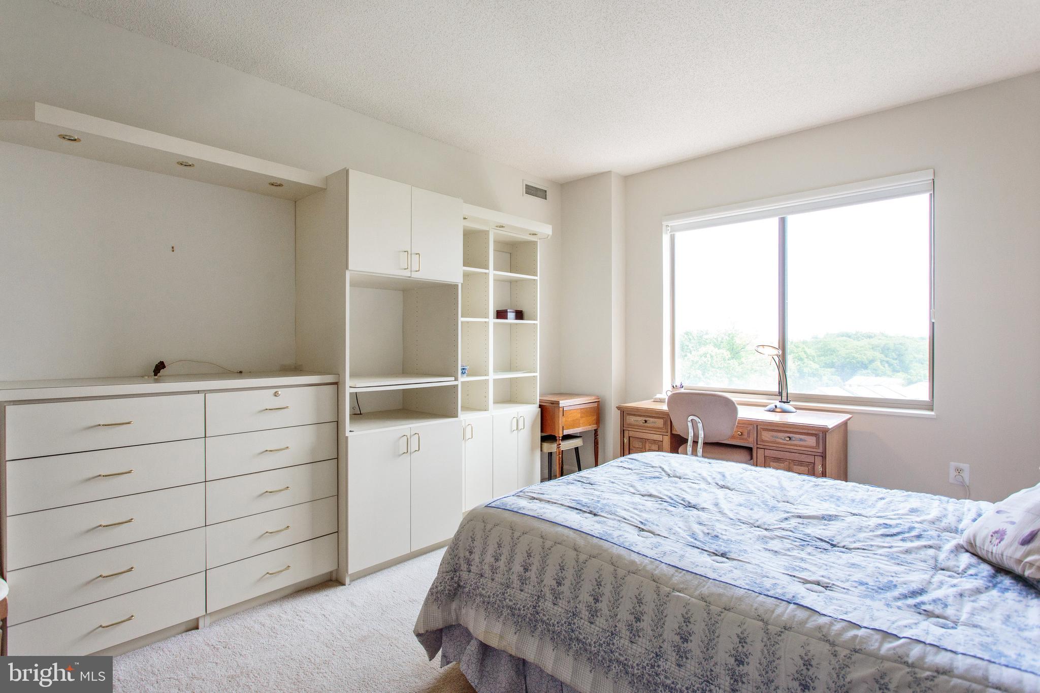 LEISURE WORLD - Residential