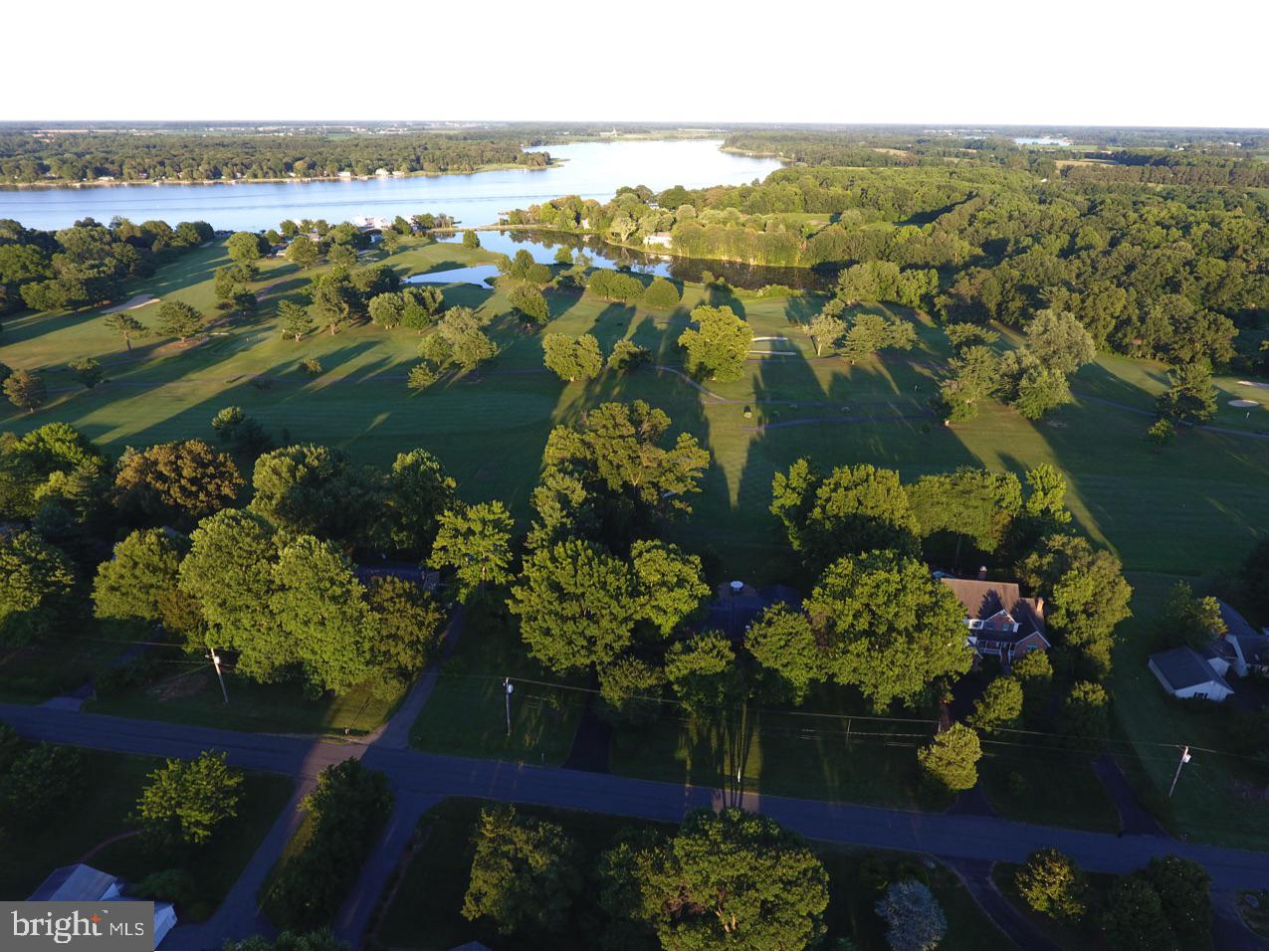 COUNTRY CLUB ESTATES - Residential