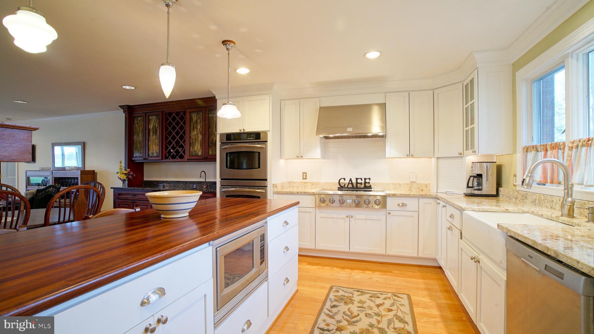 COUNTRY CLUB ESTATES - Residential